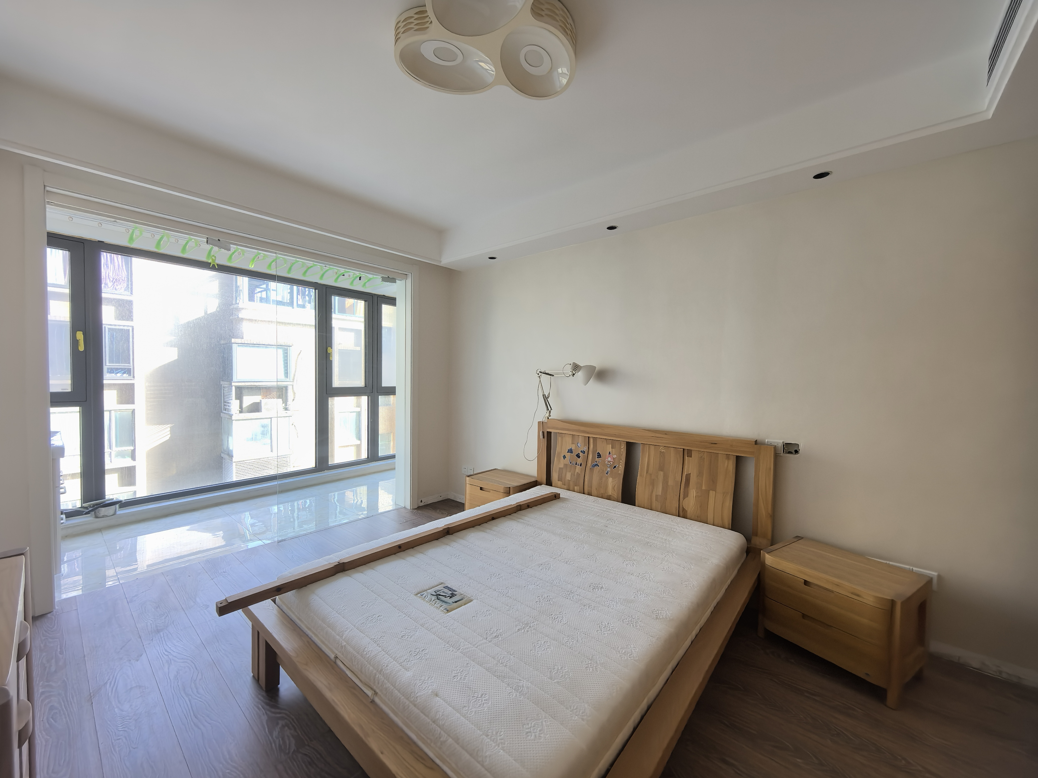 天地华庭 3室2厅2卫 167.00m&sup2;