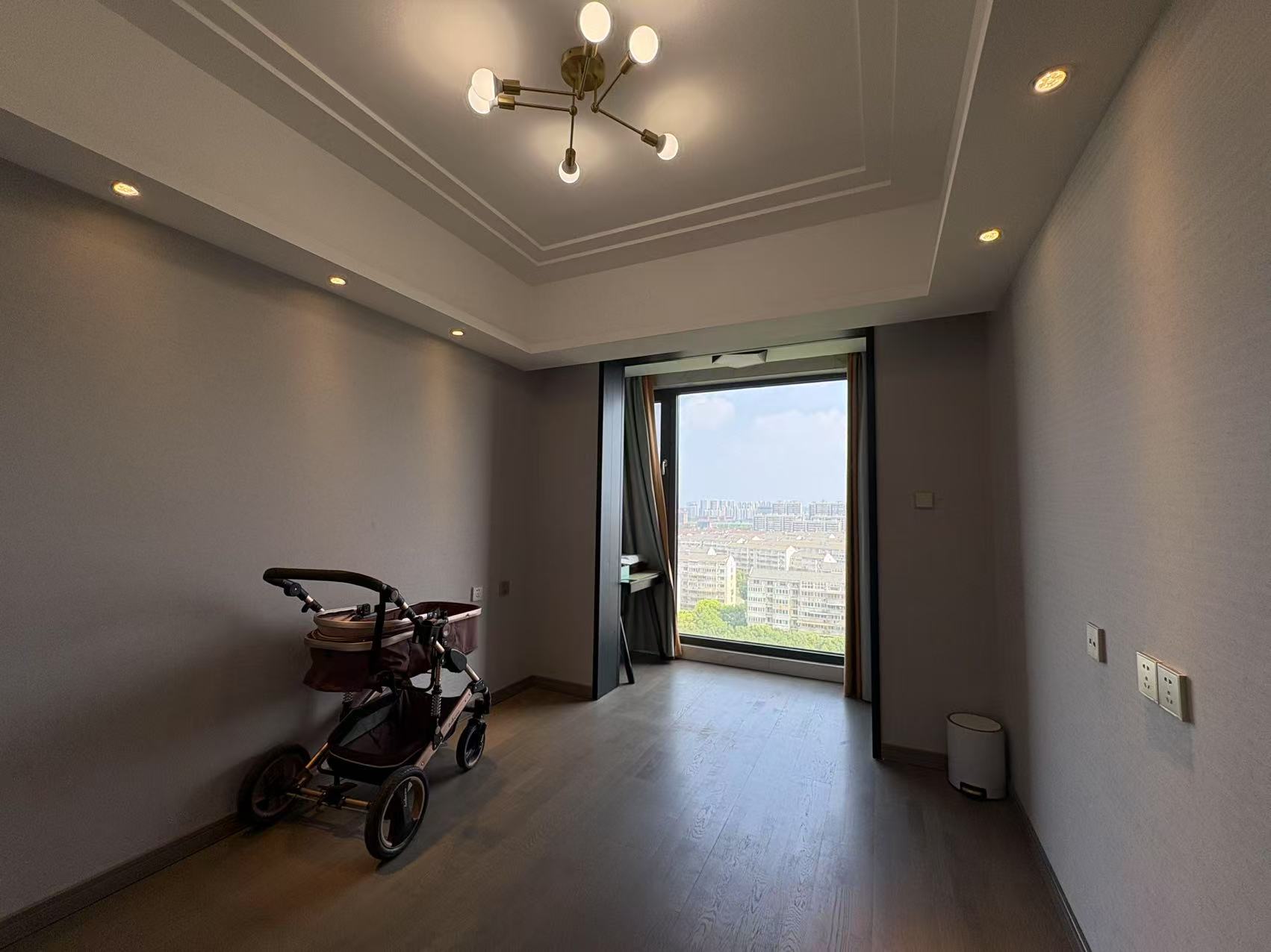 中南世纪花城三期 4室2厅2卫 140m&sup2;