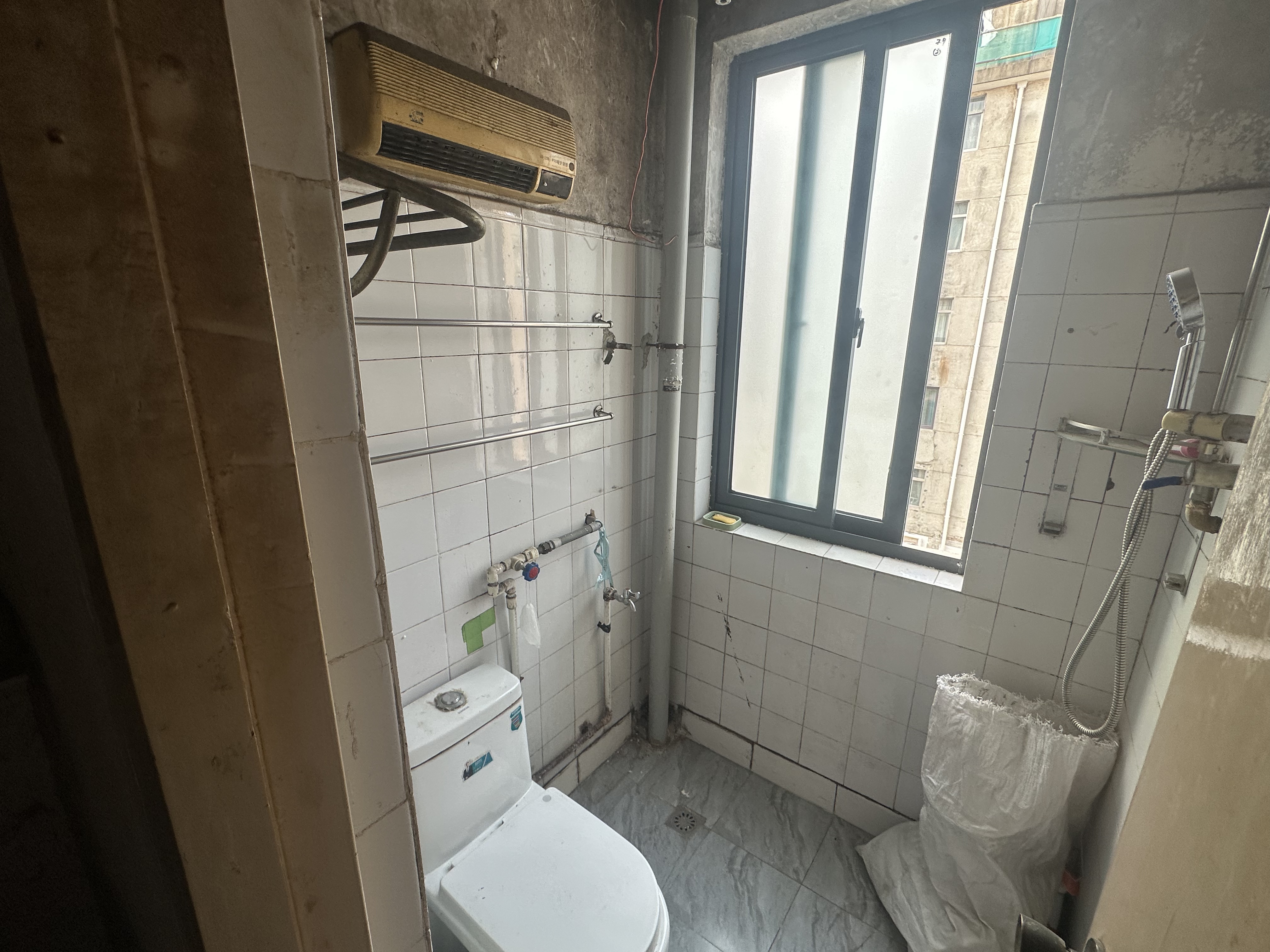 虹桥东村 2室1厅1卫 67m&sup2;
