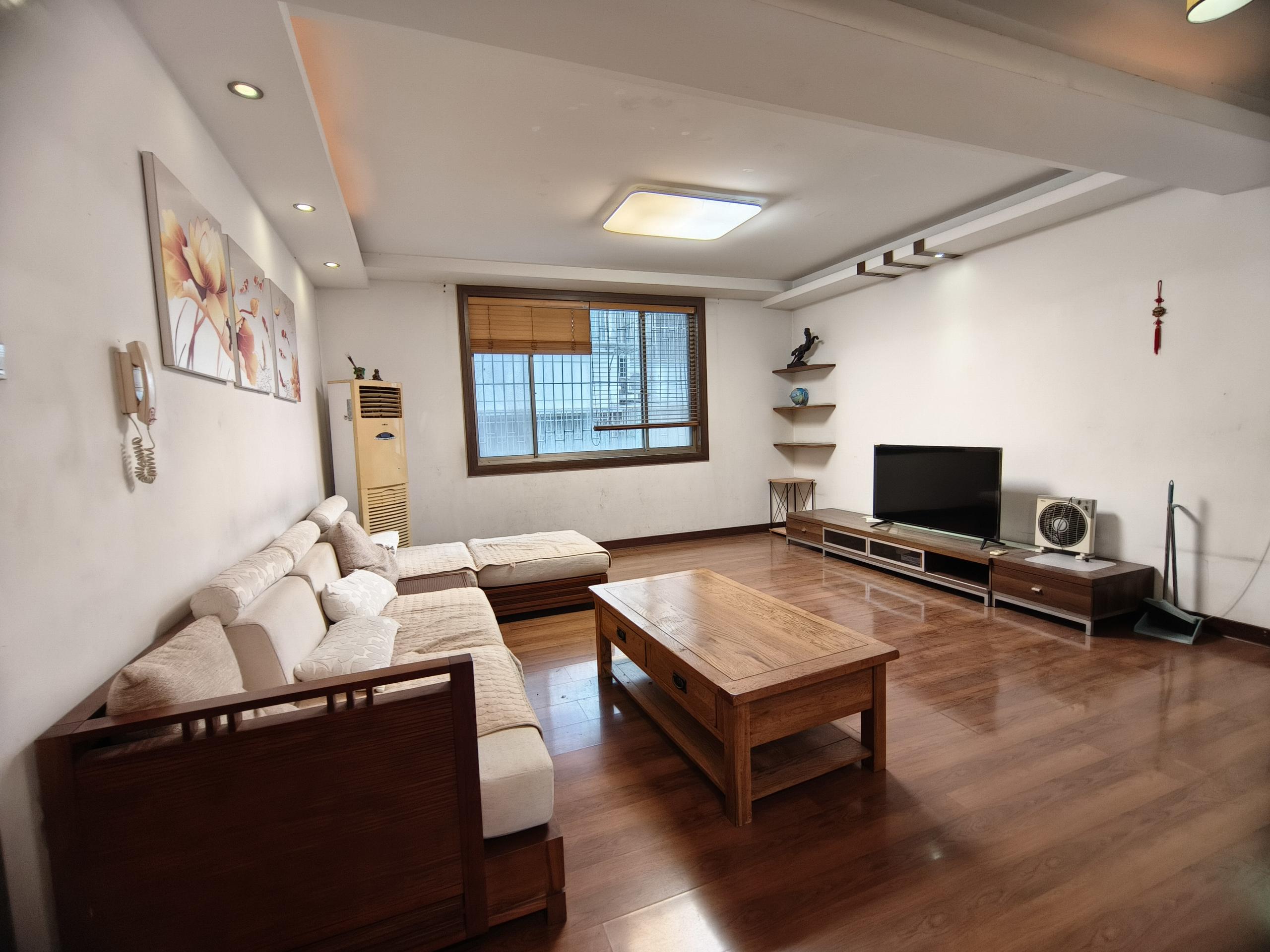 南园路12号 3室2厅1卫 137m²