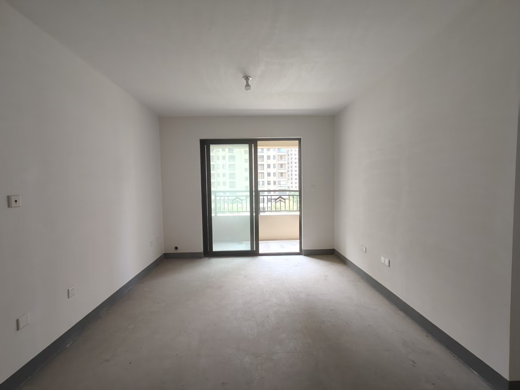 招商新城雍景湾 3室2厅1卫 87m²