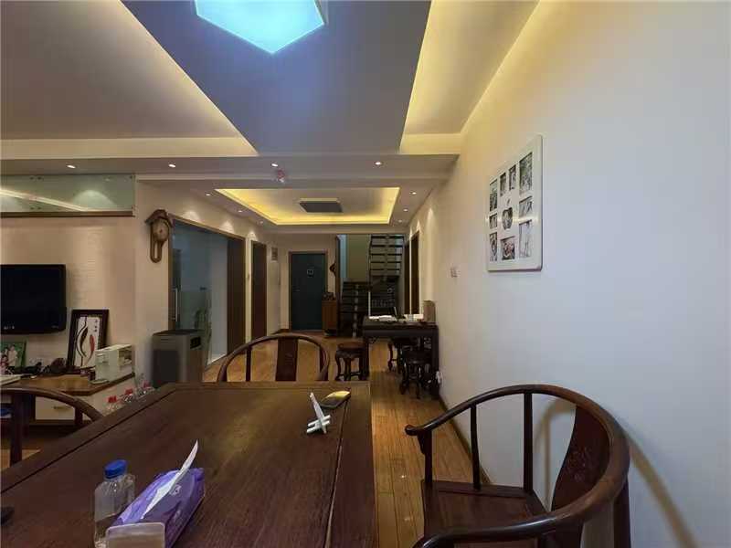 小石桥花苑 4室2厅2卫 196m²