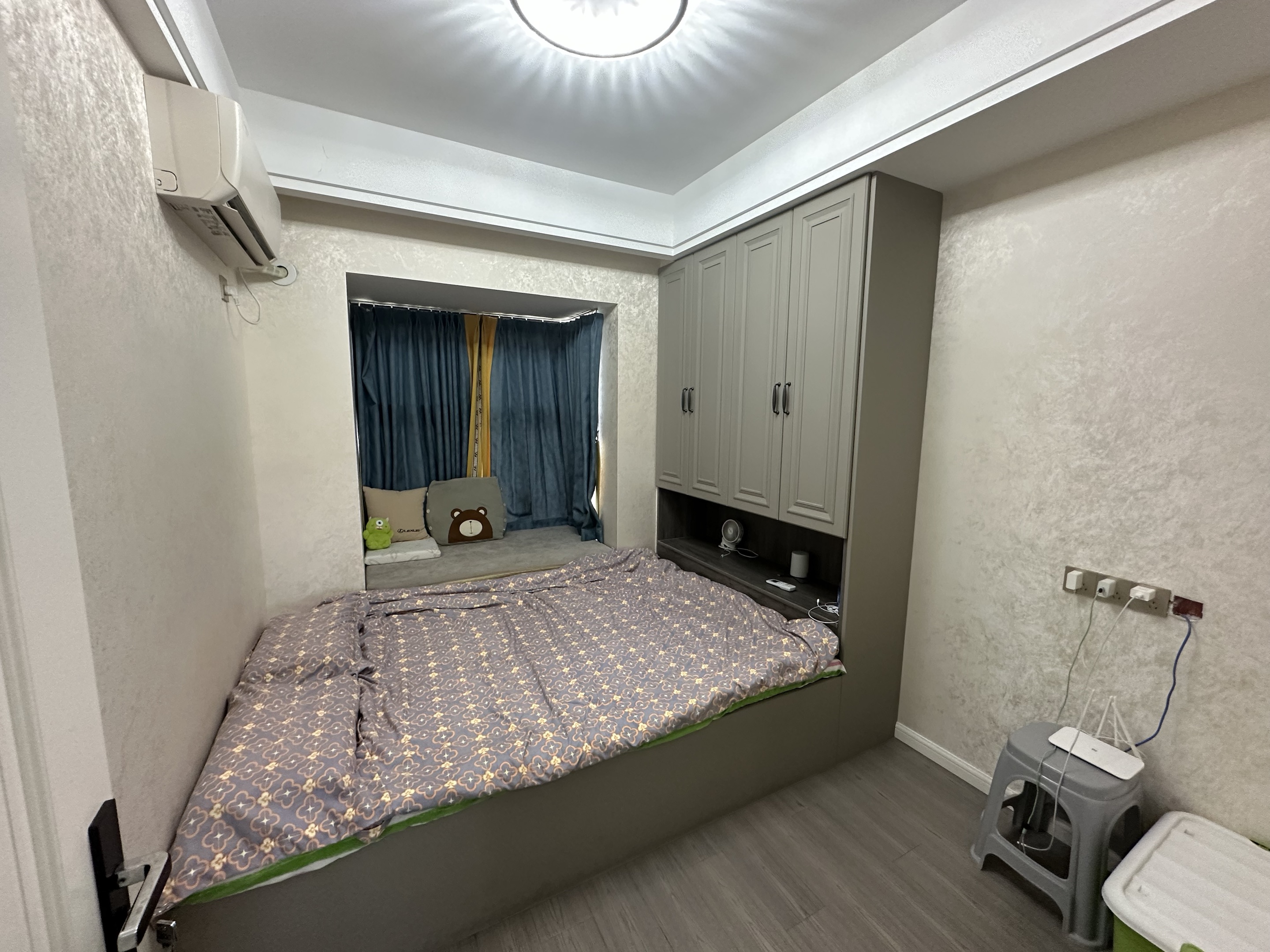 华强城四期 4室2厅2卫 140m&sup2;