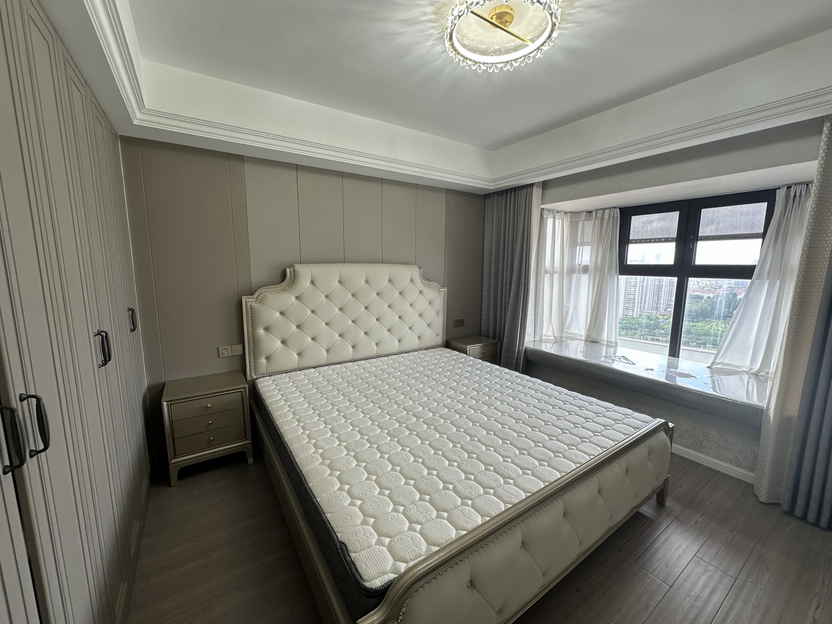 华强城四期 4室2厅2卫 140m&sup2;
