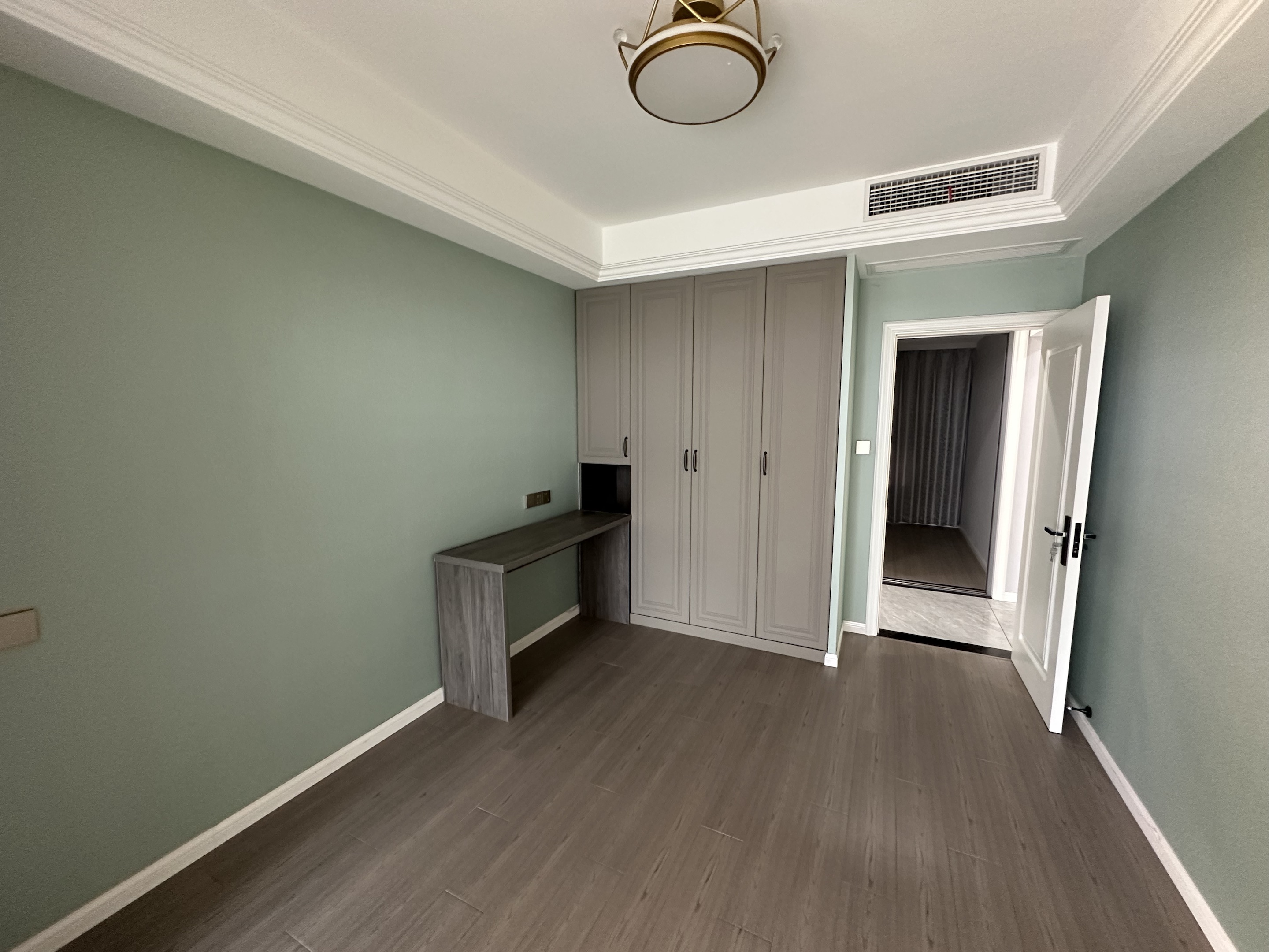 华强城四期 4室2厅2卫 140m&sup2;