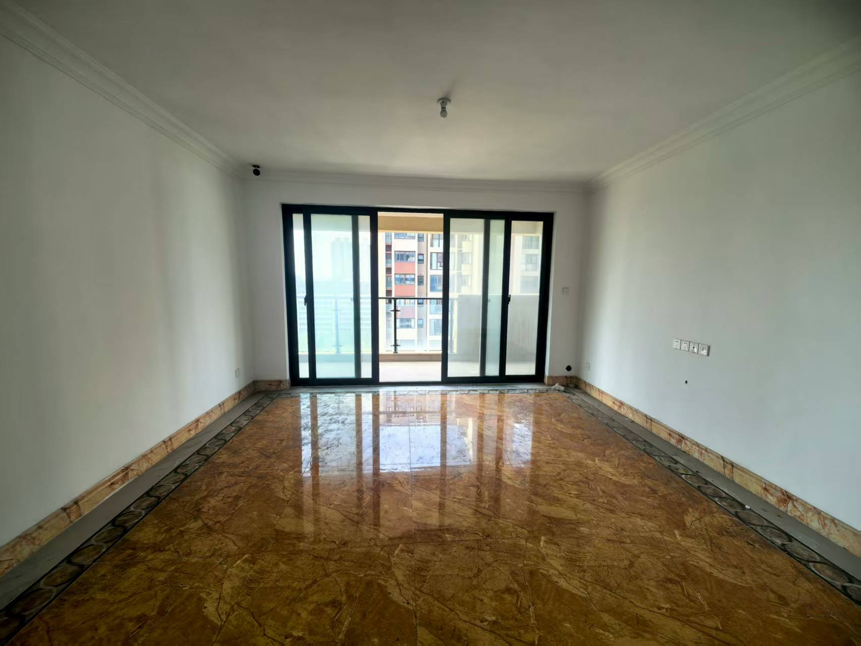 南通碧桂园翡翠华府 4室2厅2卫 144m²