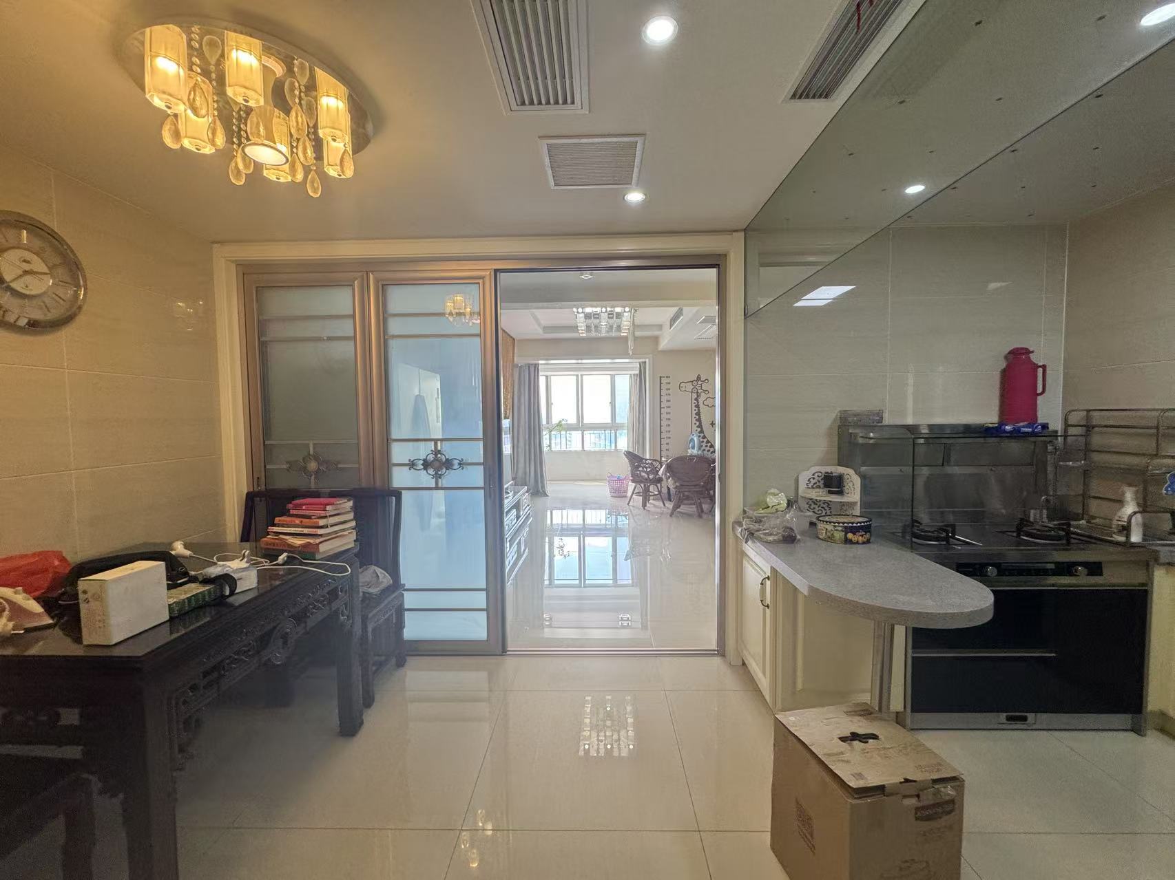 保利香槟国际 3室2厅2卫 113m²