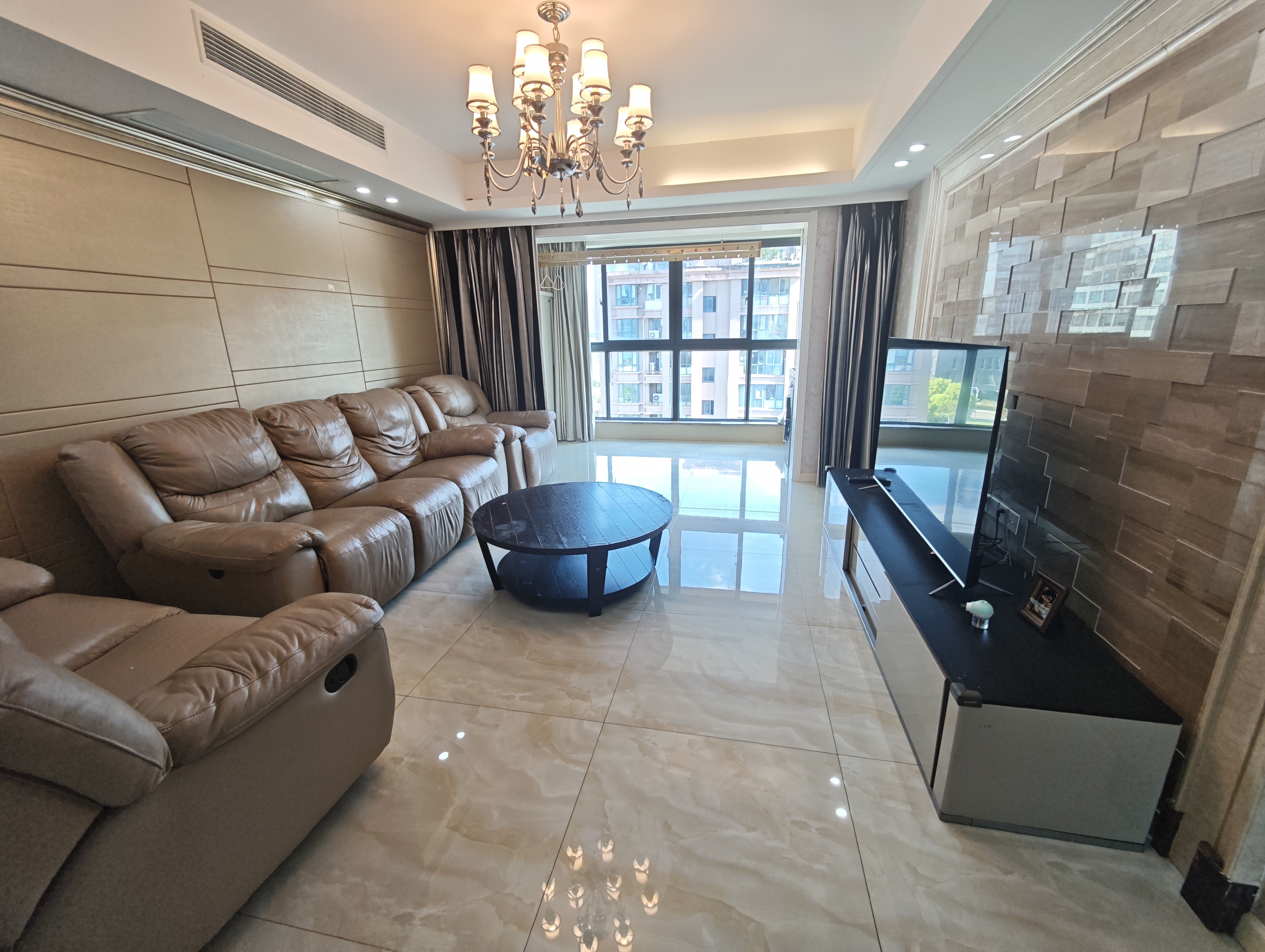 益兴名流府 3室2厅2卫 138m&sup2;