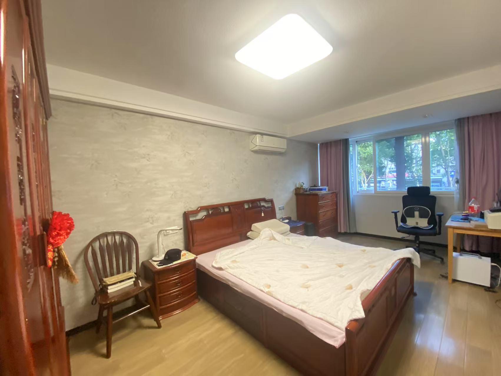 光明东村二期 3室2厅1卫 145m&sup2;
