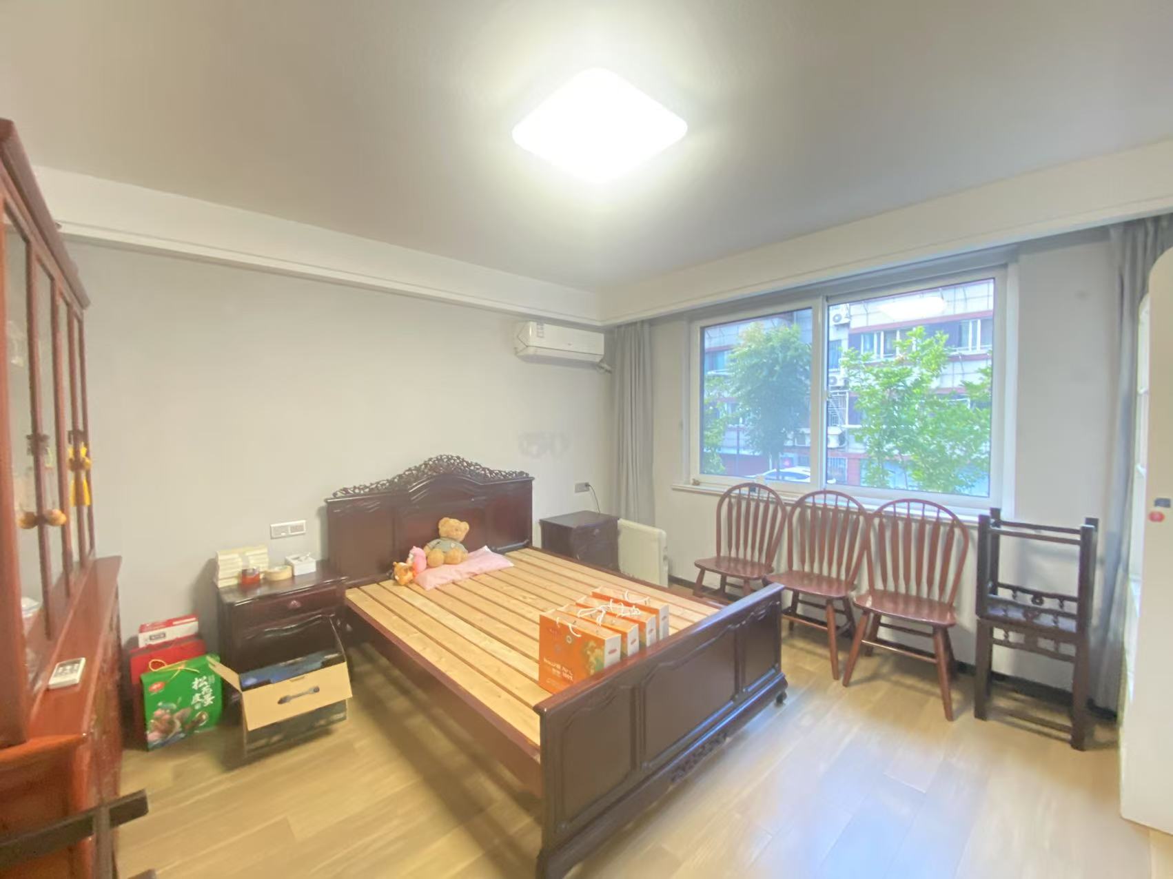 光明东村二期 3室2厅1卫 145m&sup2;