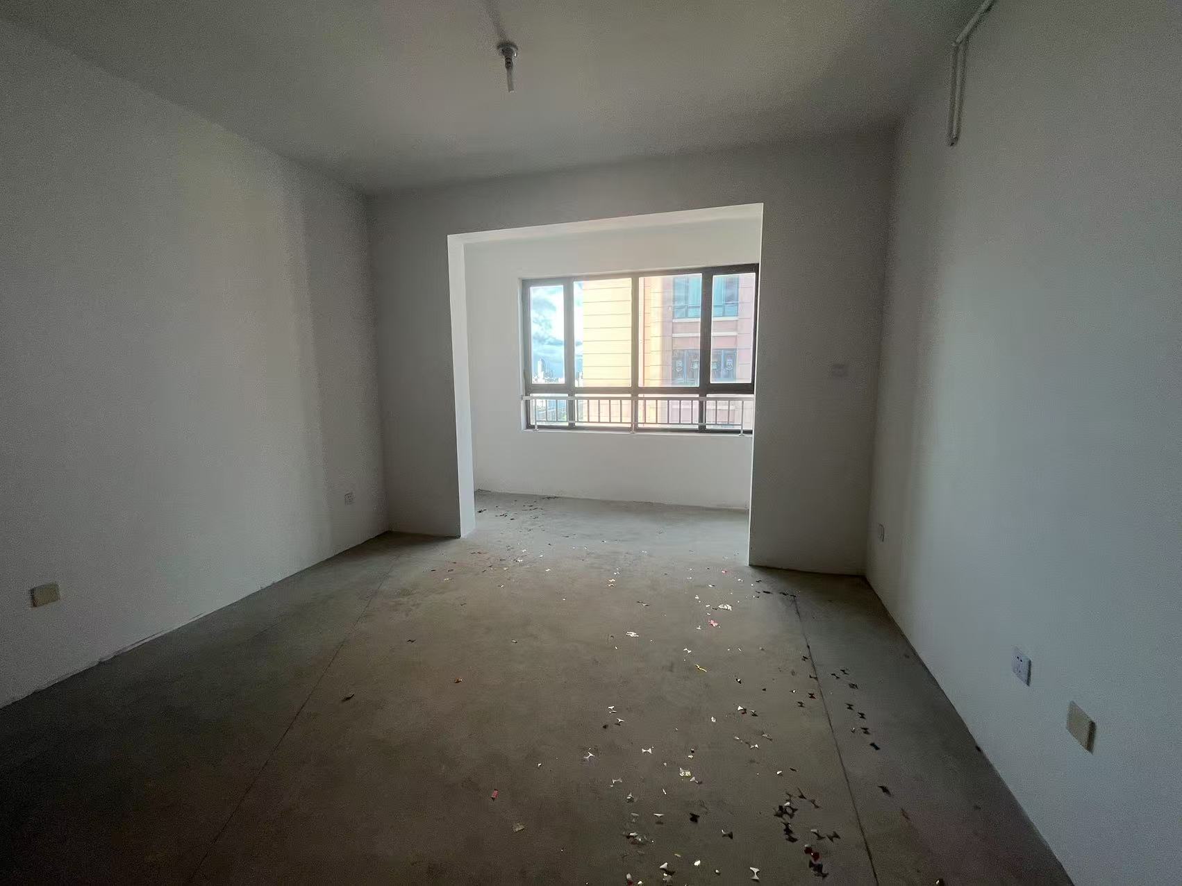 华山花苑六期 3室2厅2卫 125m&sup2;