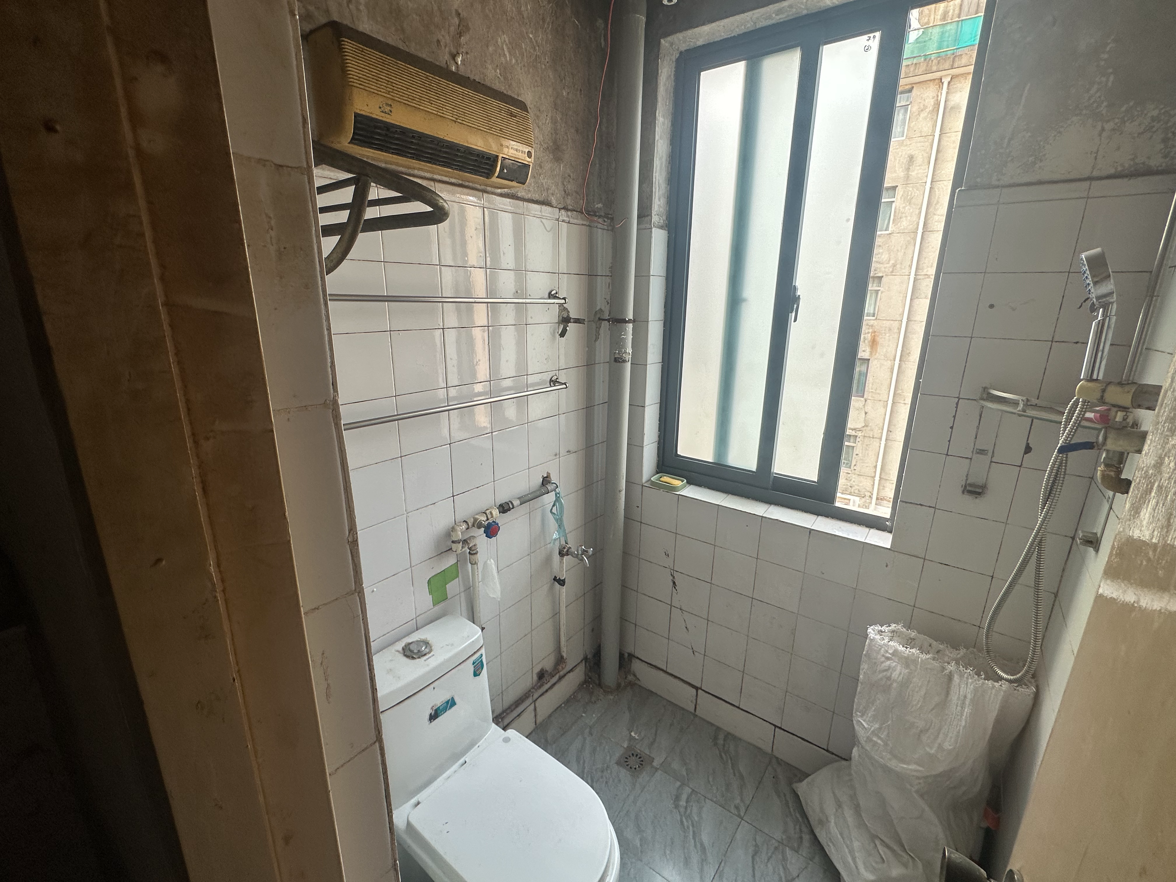 虹桥东村 2室1厅1卫 67m&sup2;
