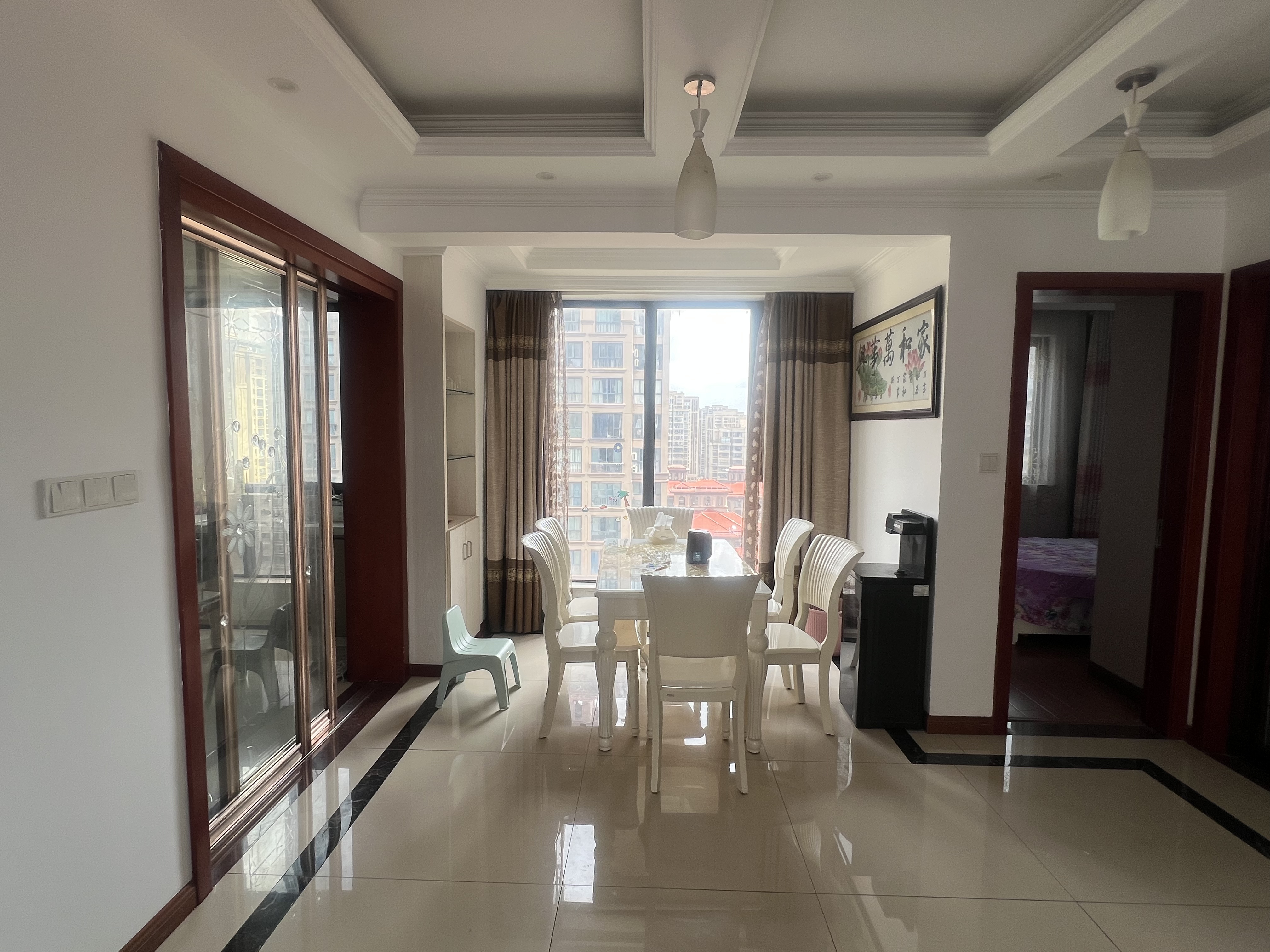 中港翡翠城 4室2厅2卫 140m²