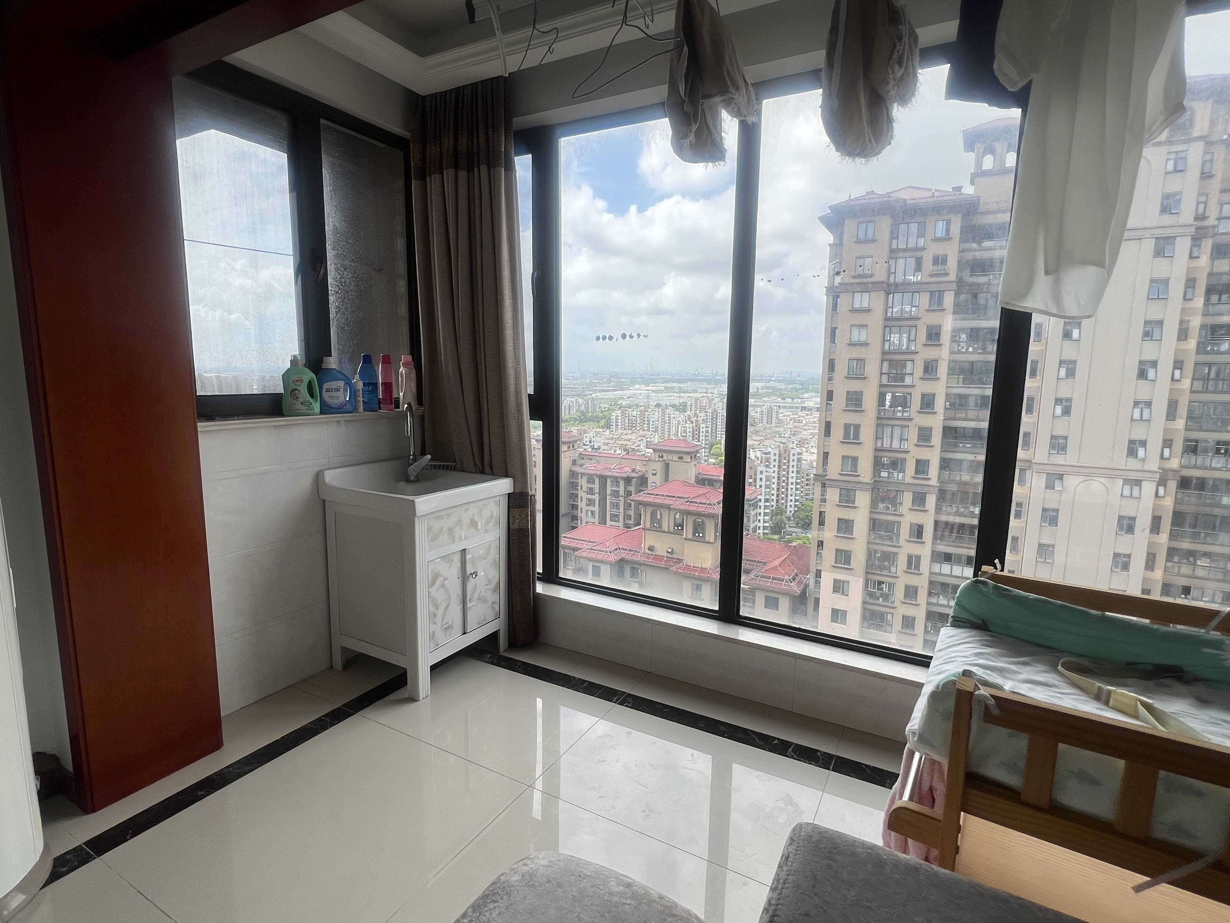 中港翡翠城 4室2厅2卫 140m&sup2;