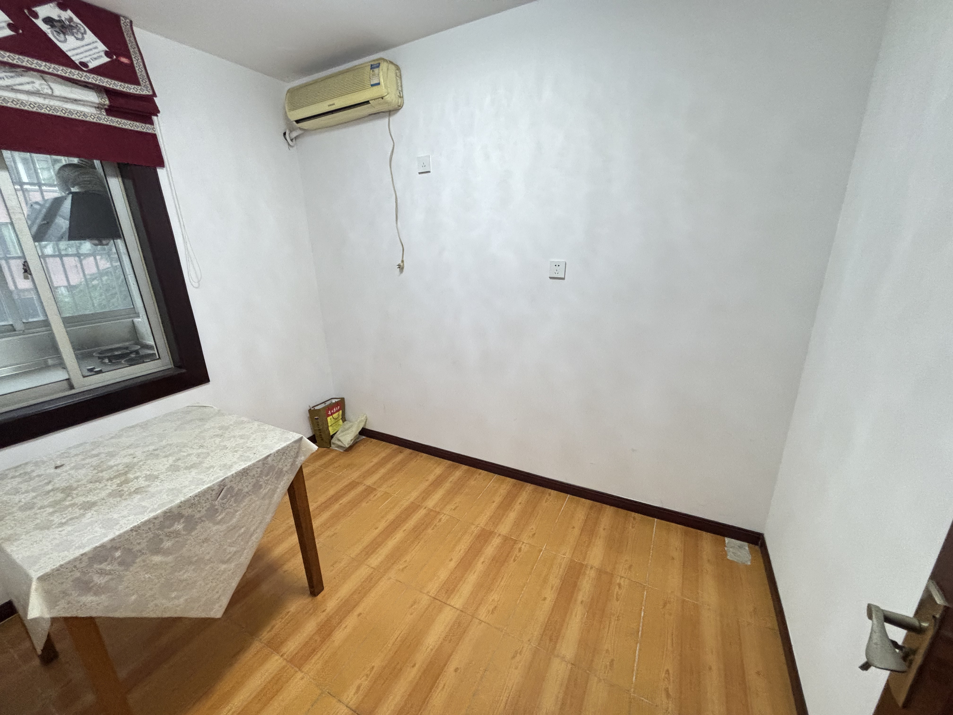 华侨花苑 3室1厅1卫 100m&sup2;