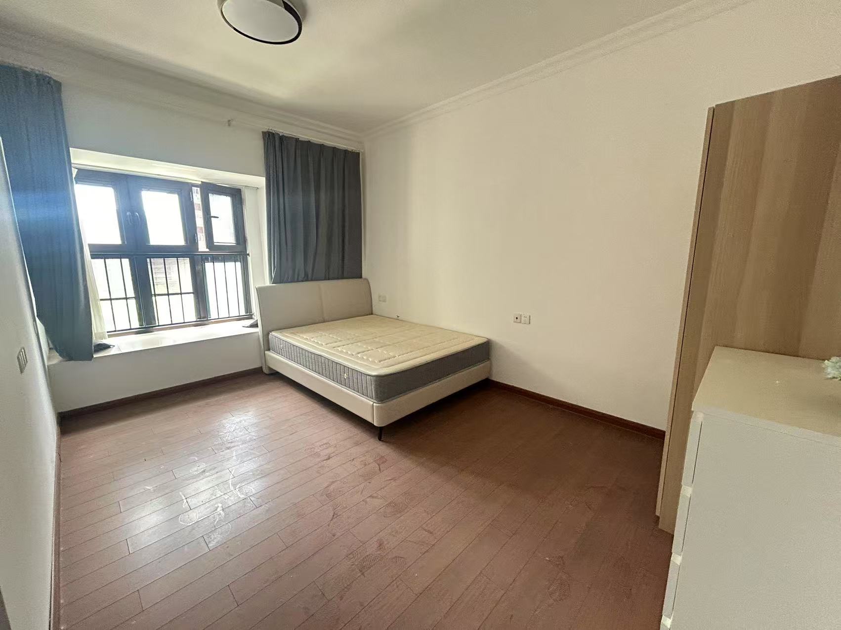 碧桂园时代悦城 5室2厅3卫 270.00m&sup2;