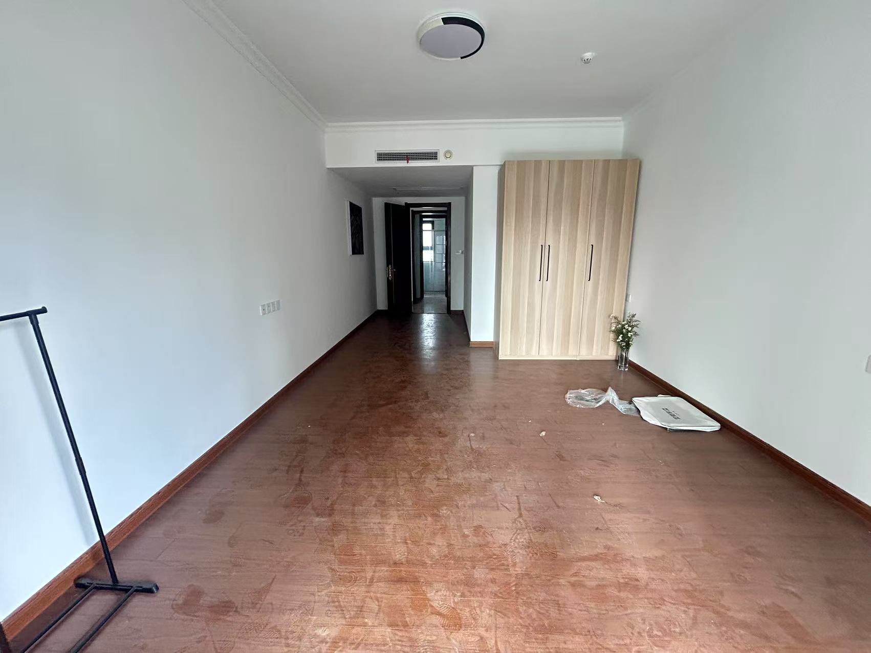 碧桂园时代悦城 5室2厅3卫 270.00m&sup2;