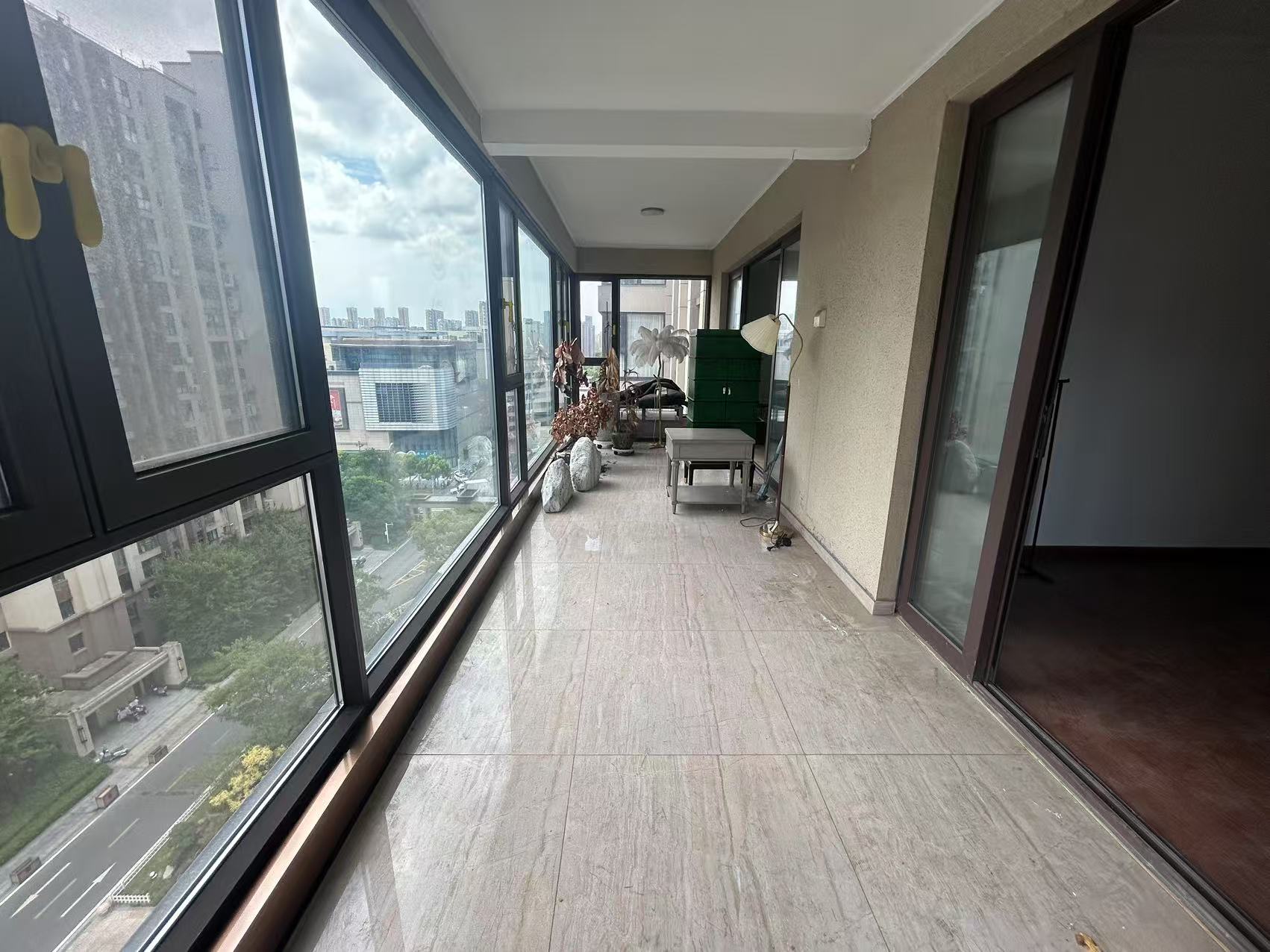 碧桂园时代悦城 5室2厅3卫 270.00m&sup2;