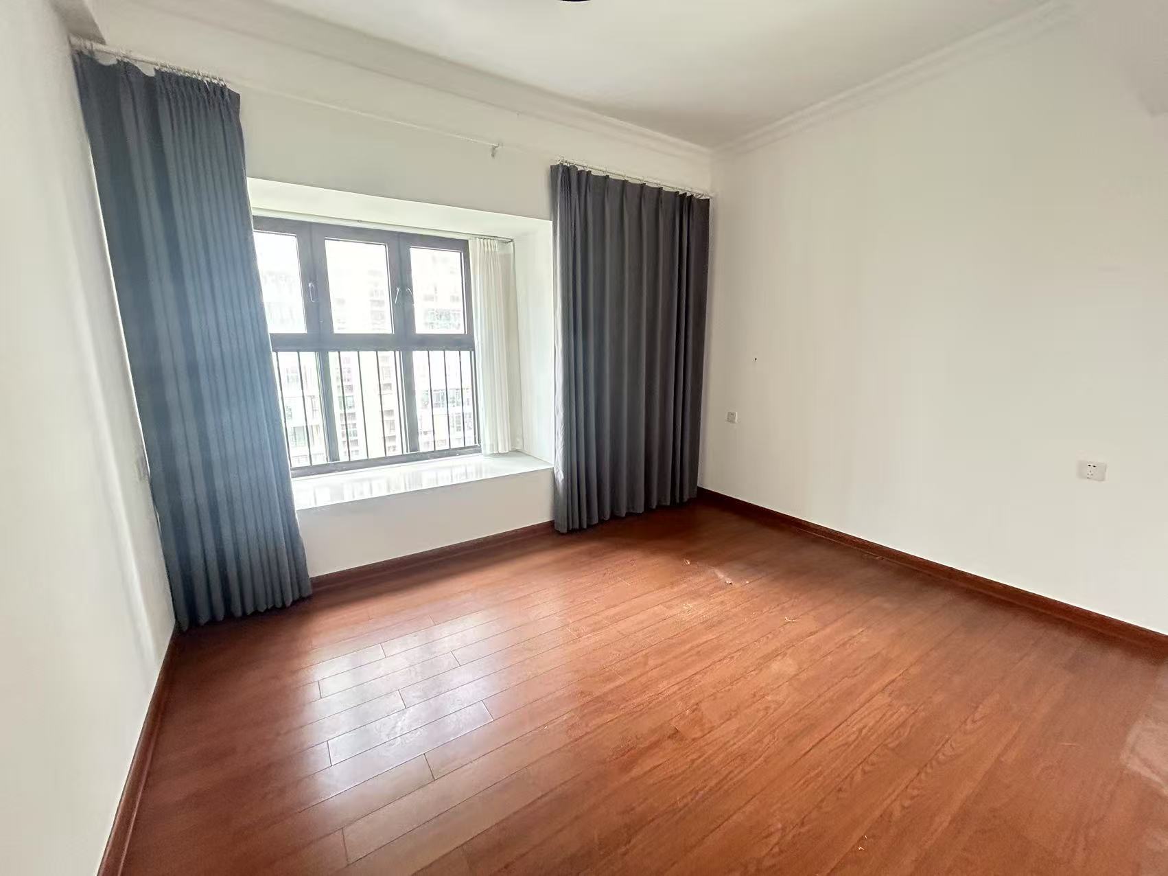 碧桂园时代悦城 5室2厅3卫 270.00m&sup2;