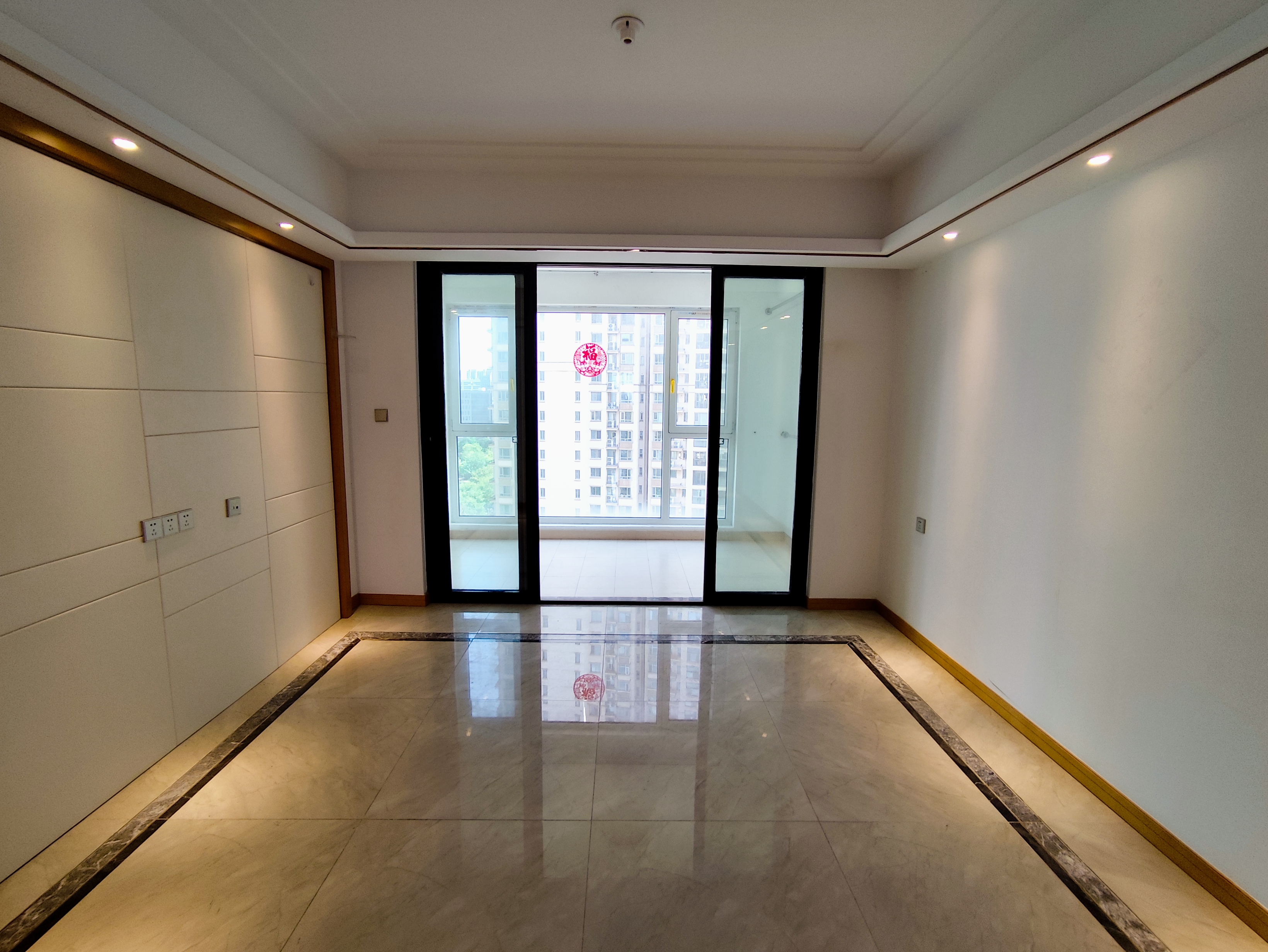 中南世纪花城三期 4室2厅2卫 140.00m²