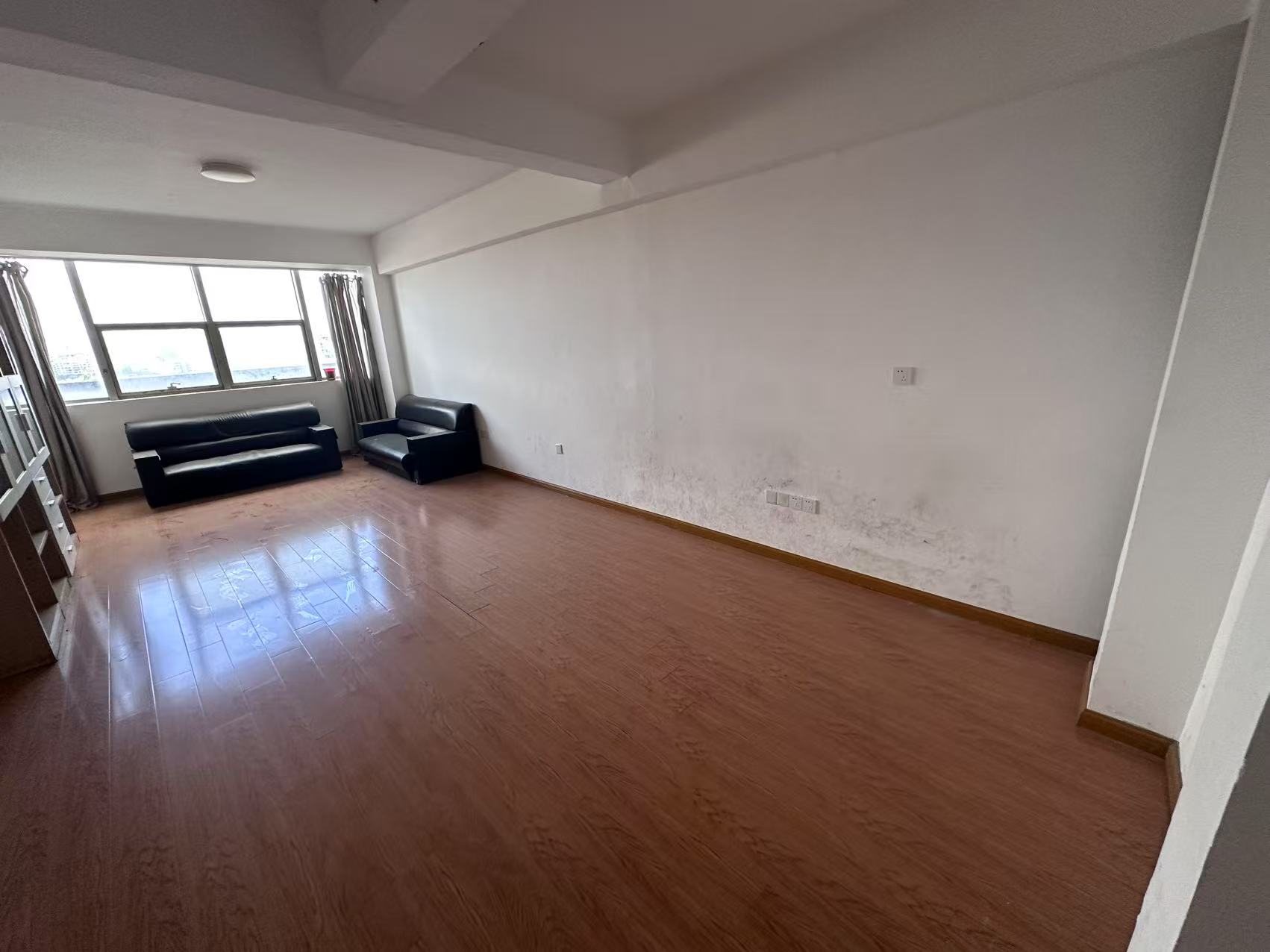 王府大厦 1室1厅1卫 61m&sup2;