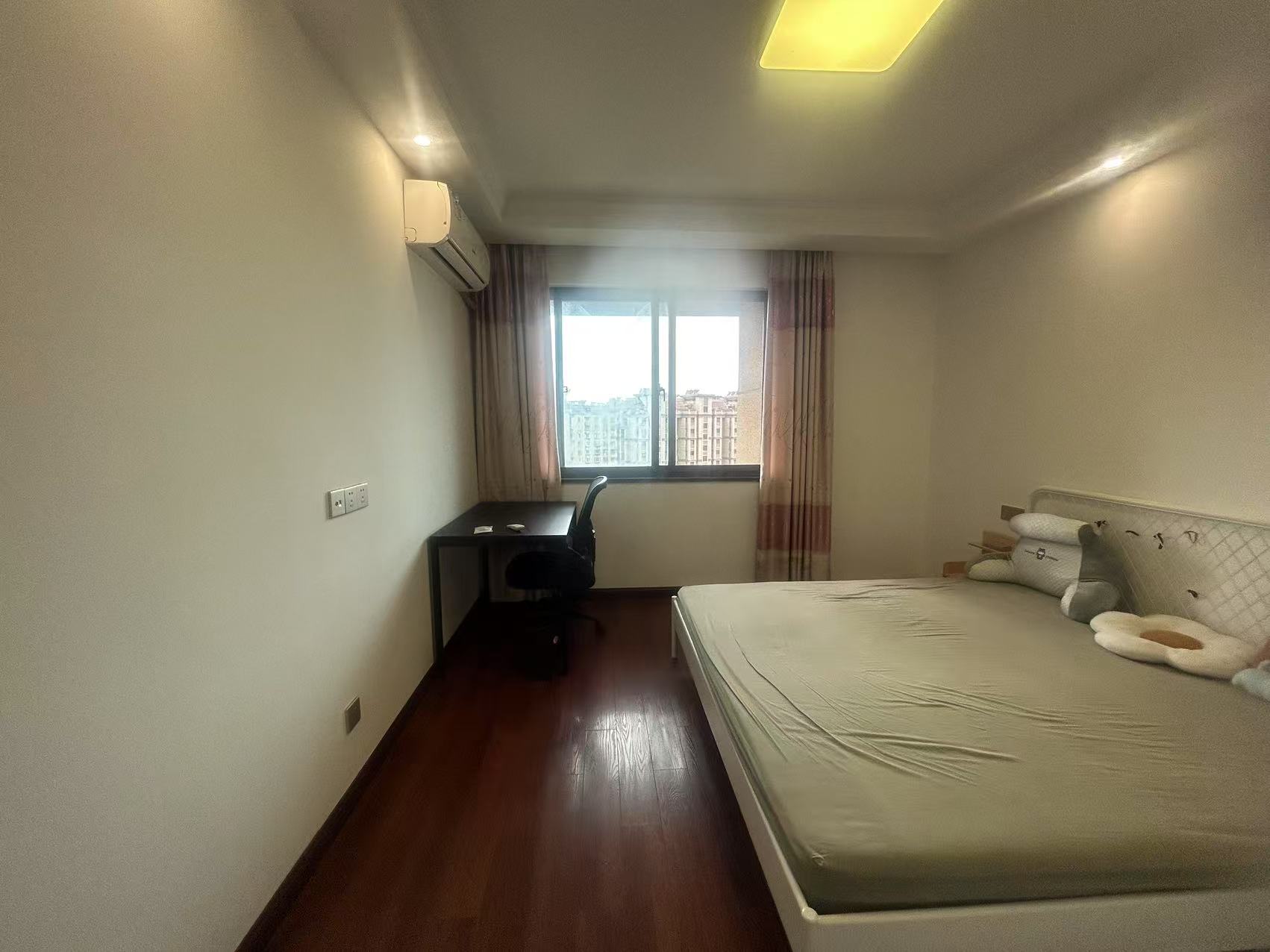 外滩花苑 3室1厅1卫 115m&sup2;
