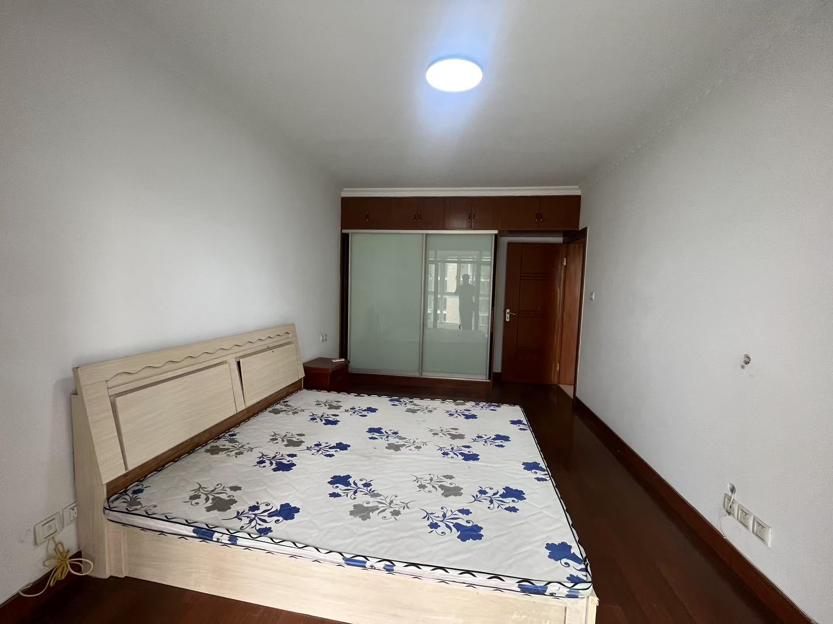 凤凰莱茵苑 3室1厅1卫 122m&sup2;