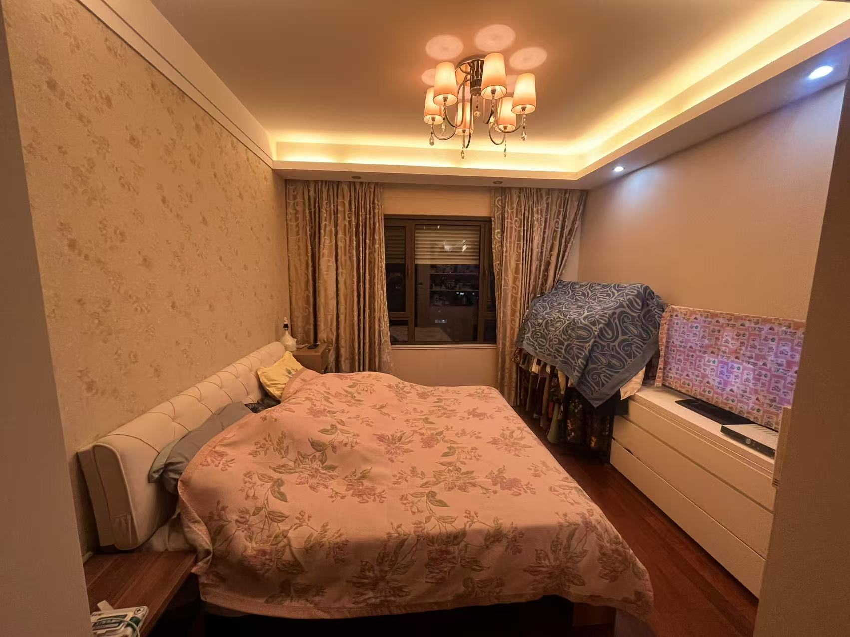 万濠华府 3室2厅2卫 143m&sup2;