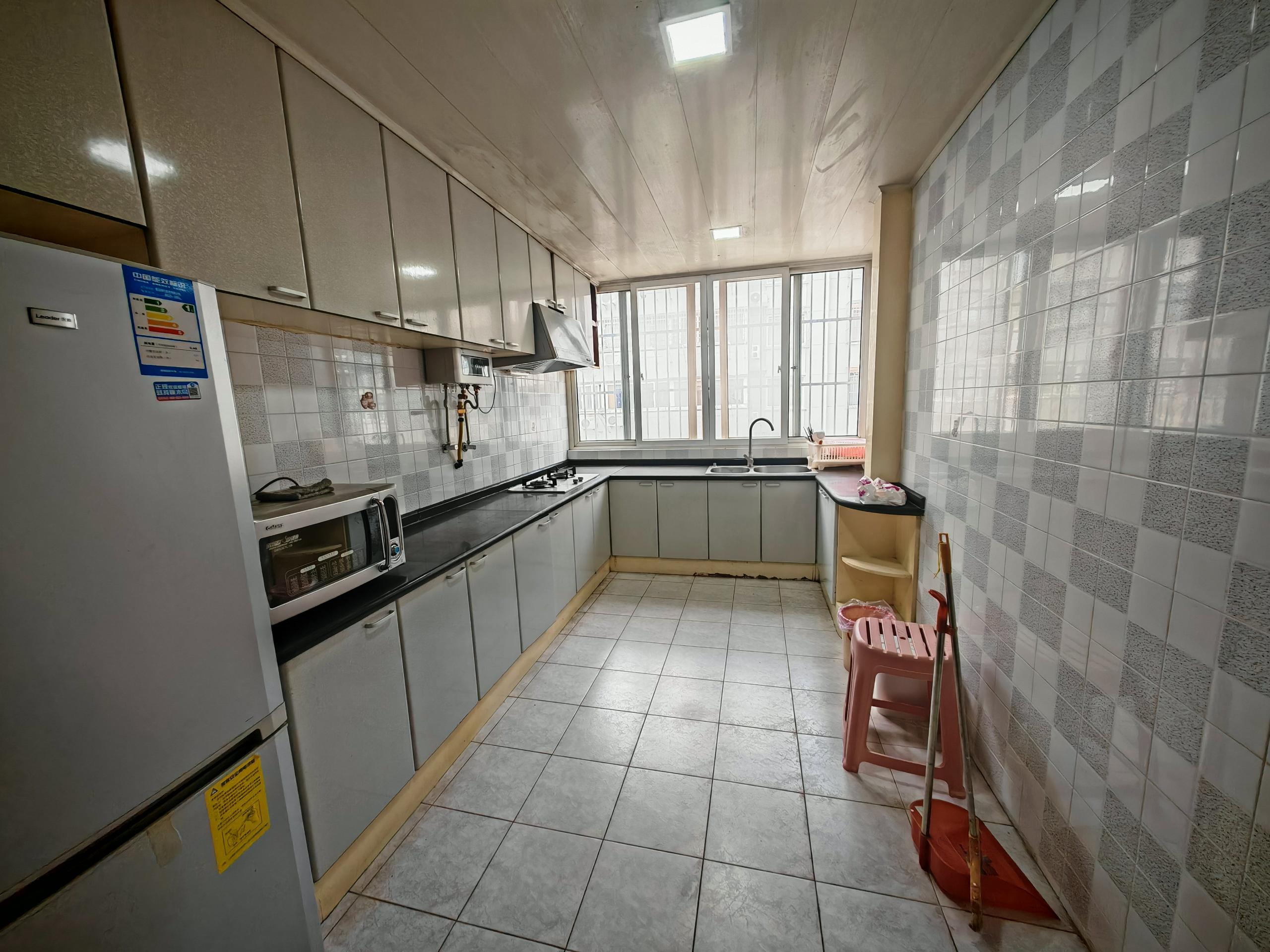 郭里园 3室2厅1卫 127m&sup2;