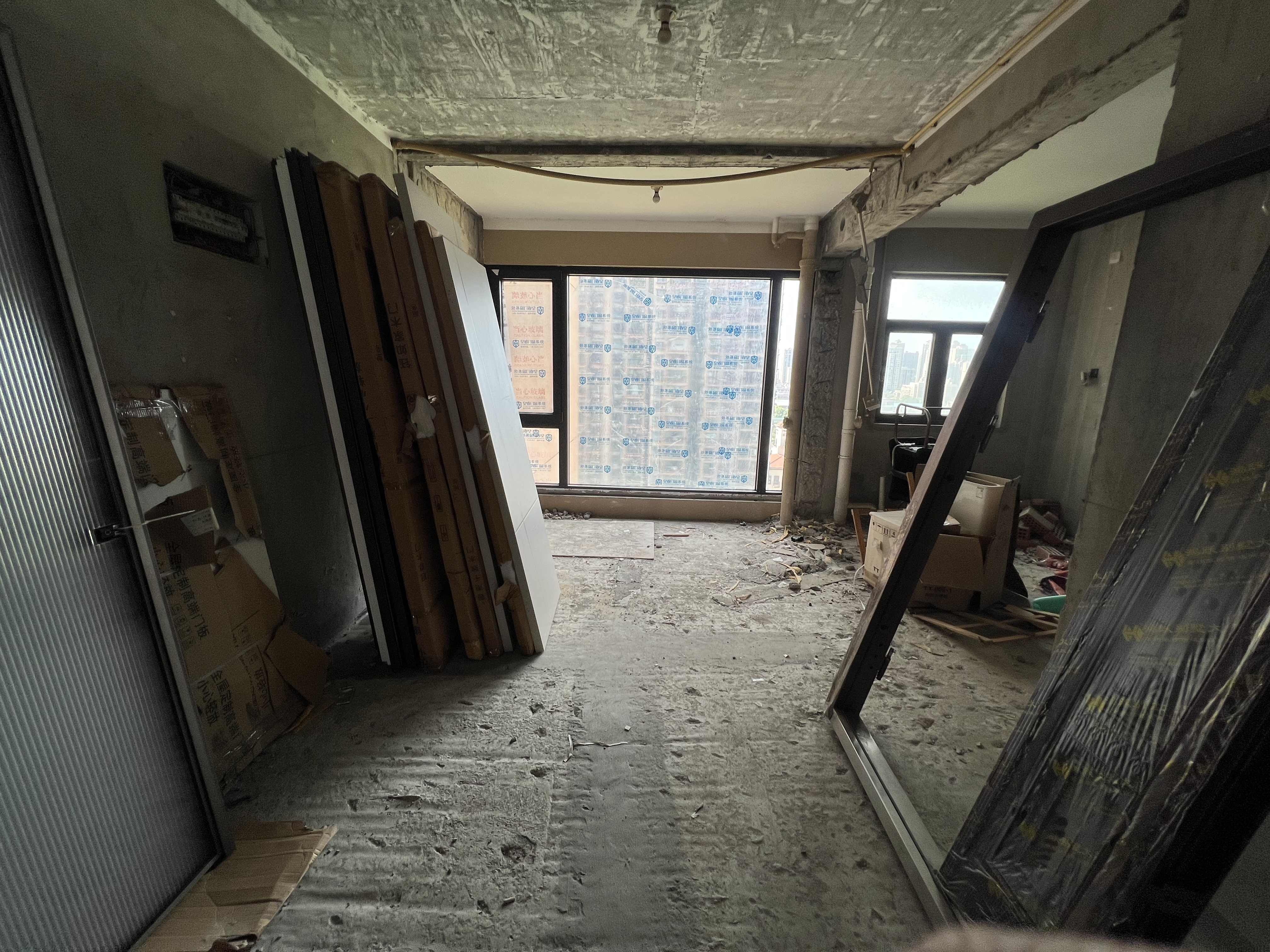 华强城 3室2厅2卫 128m²