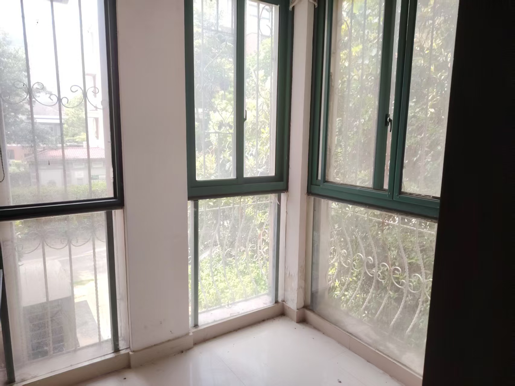 凤凰莱茵苑 4室2厅2卫 200m&sup2;