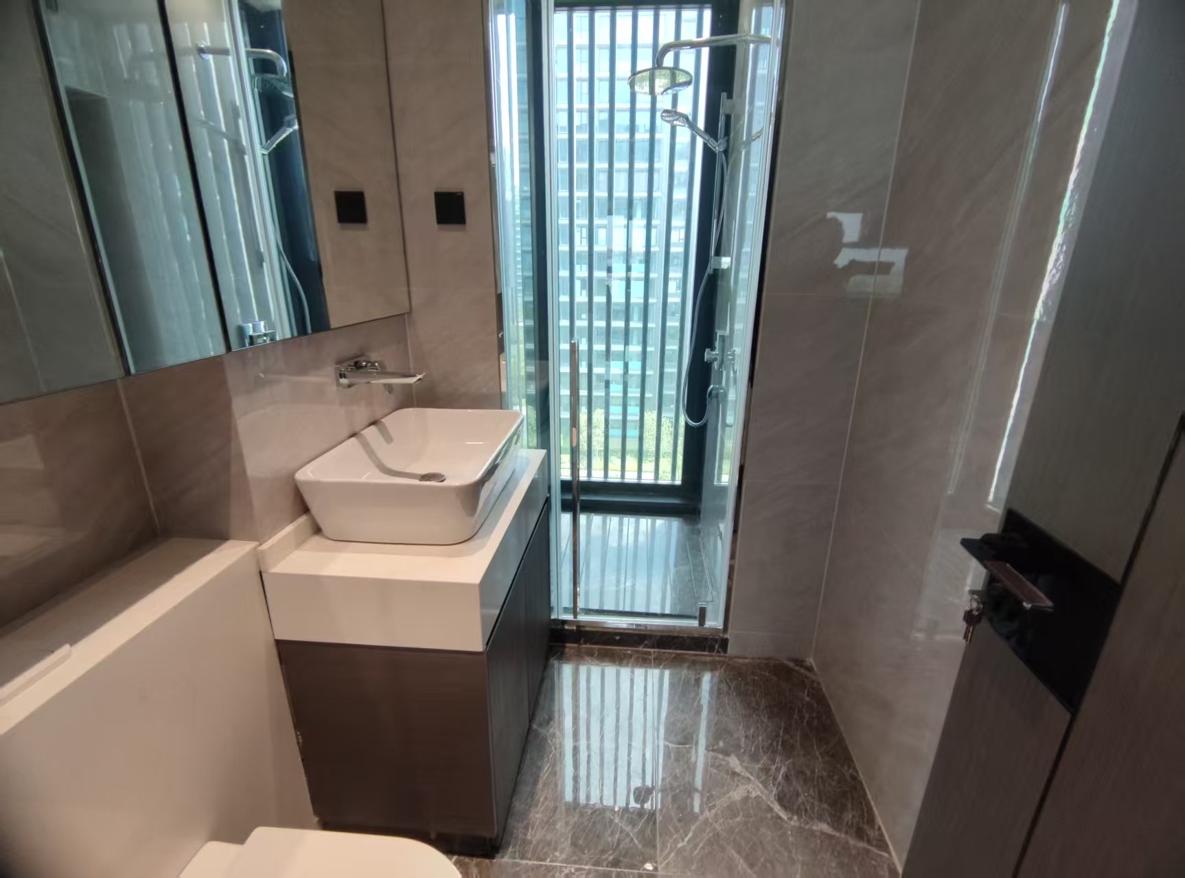 滨江玺 3室2厅2卫 145.00m&sup2;