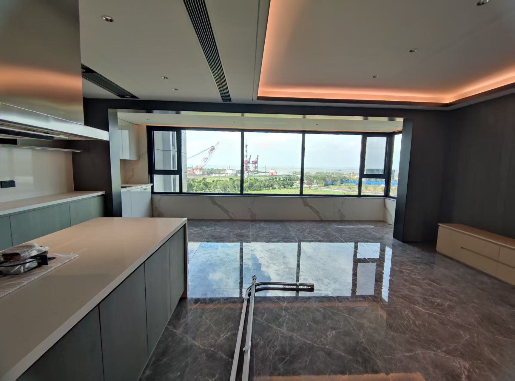 滨江玺 3室2厅2卫 145.00m&sup2;