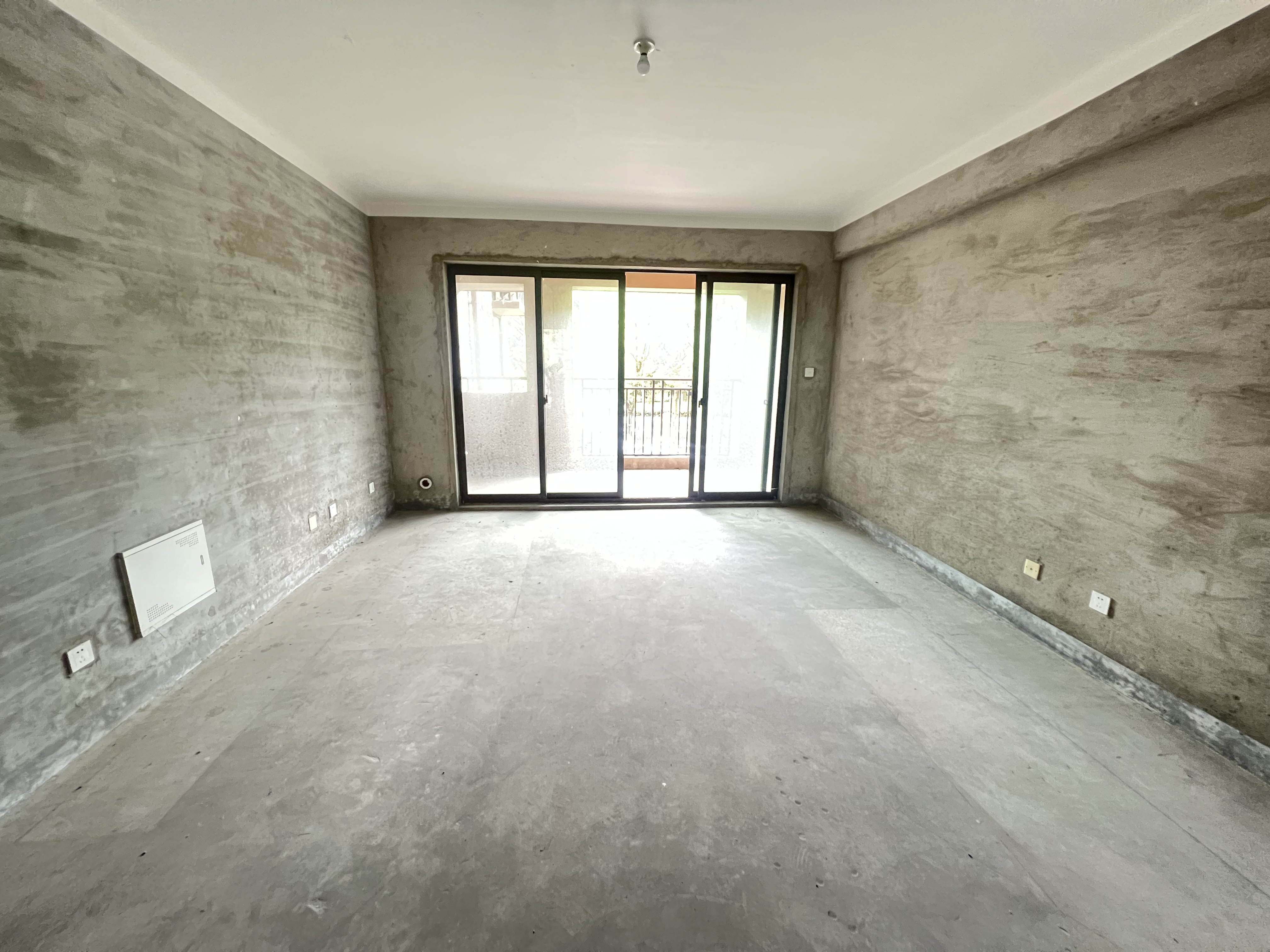 华强城 4室2厅2卫 142.17m²