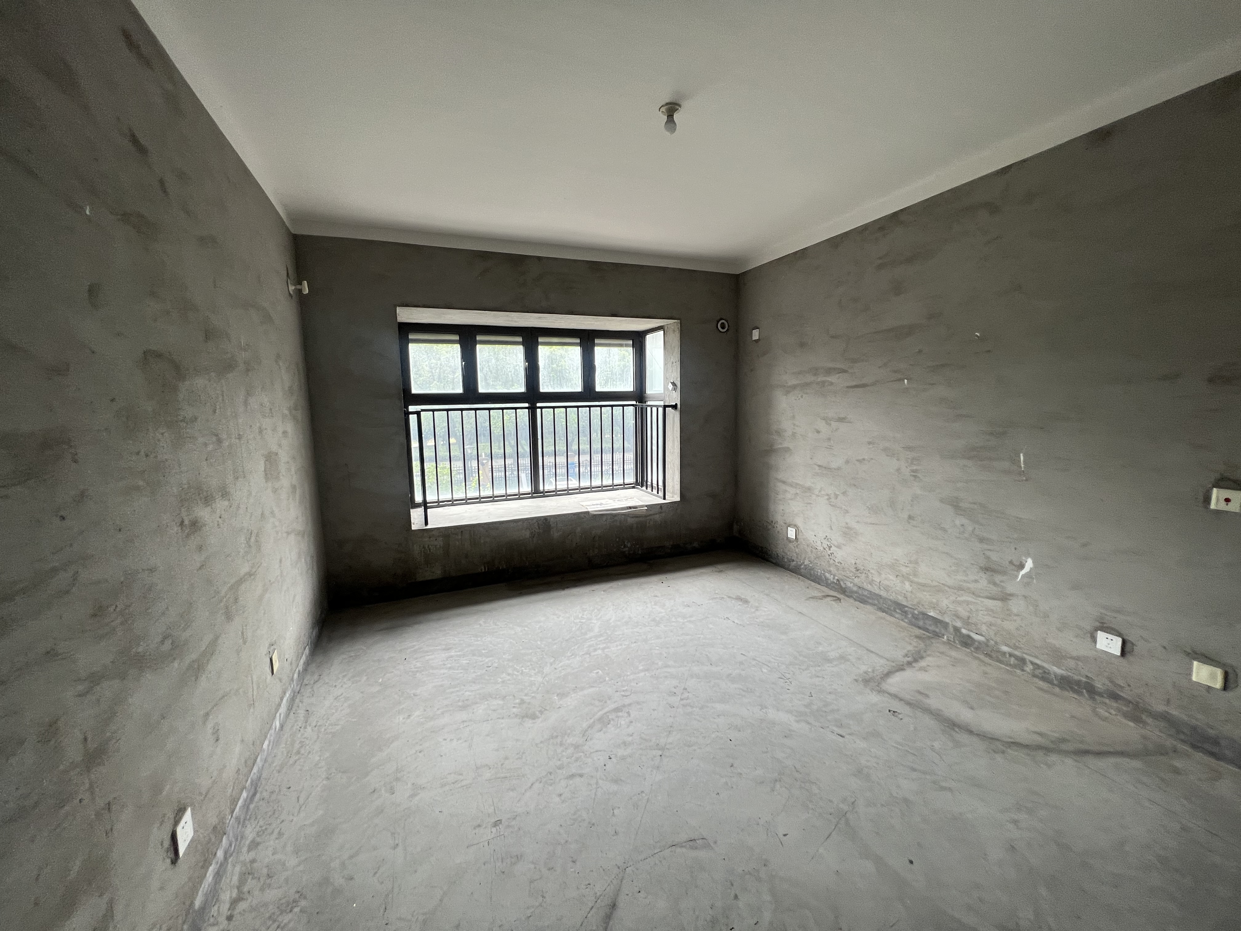 华强城 4室2厅2卫 142.17m&sup2;