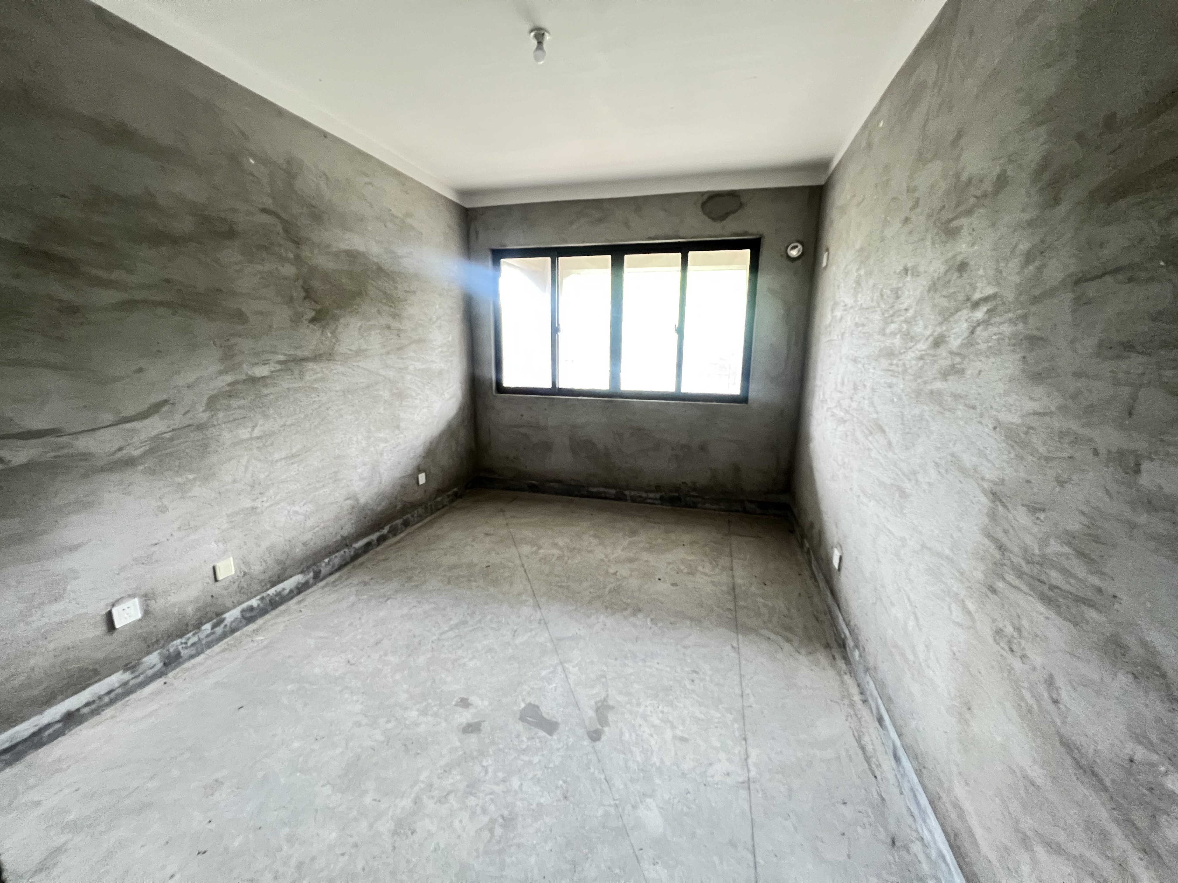 华强城 4室2厅2卫 142.17m&sup2;