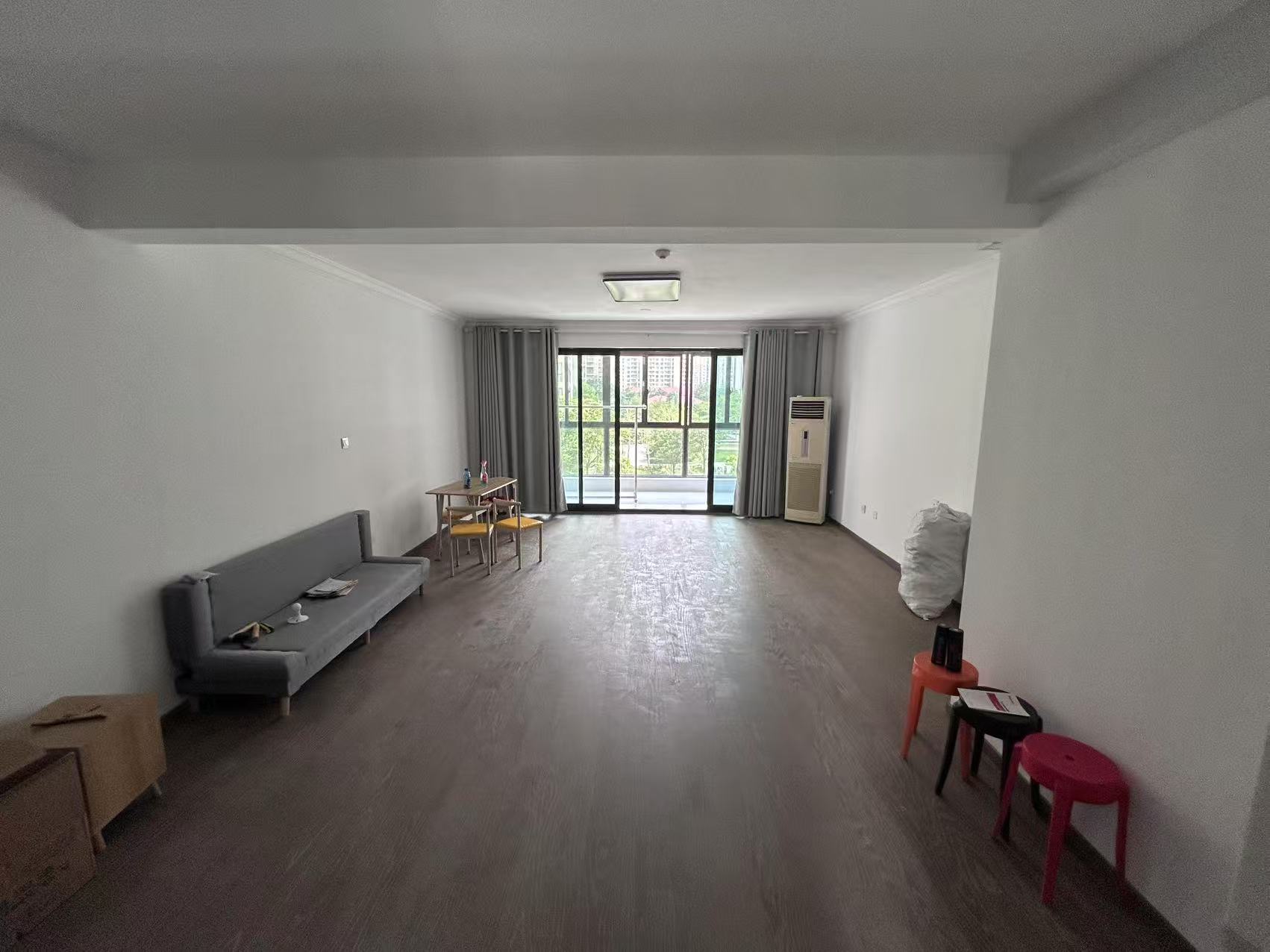 皇家花园北区 3室2厅1卫 142.3m&sup2;