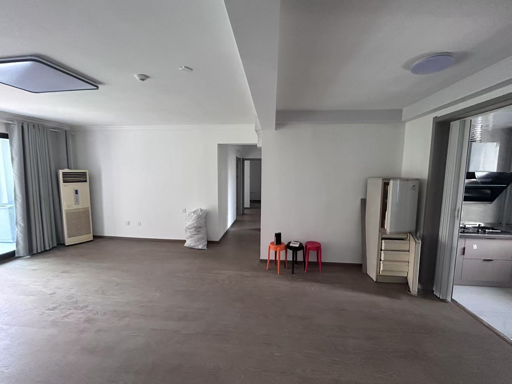 皇家花园北区 3室2厅1卫 142.3m²