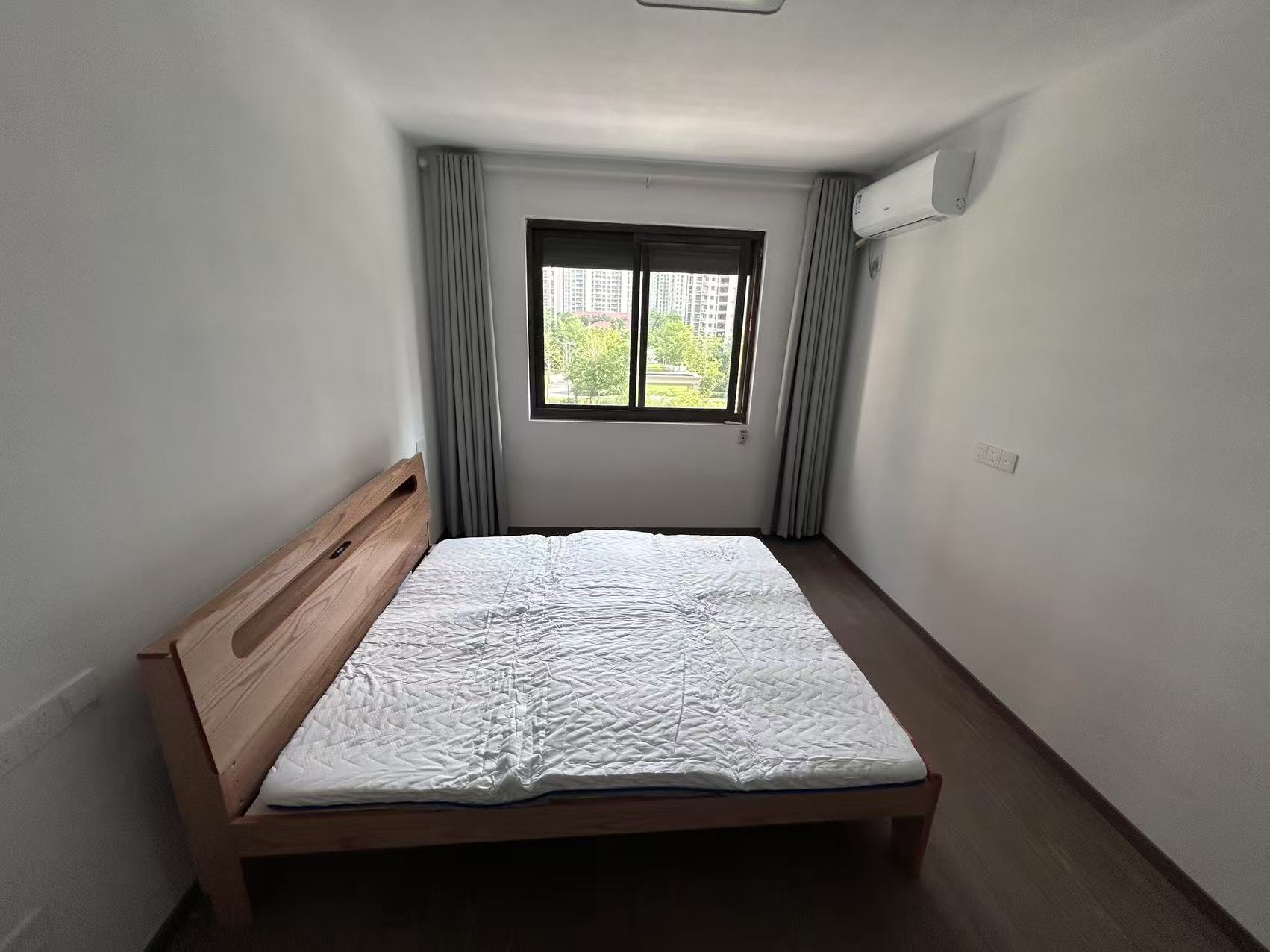 皇家花园北区 3室2厅1卫 142.3m&sup2;