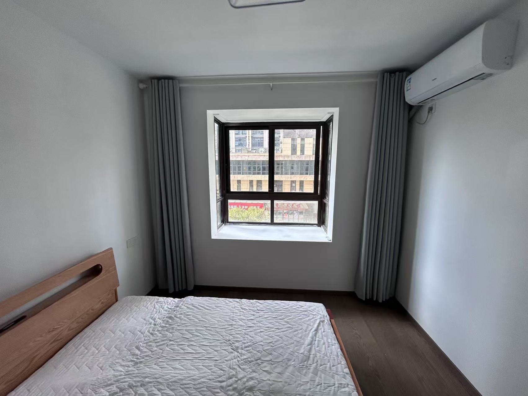 皇家花园北区 3室2厅1卫 142.3m&sup2;