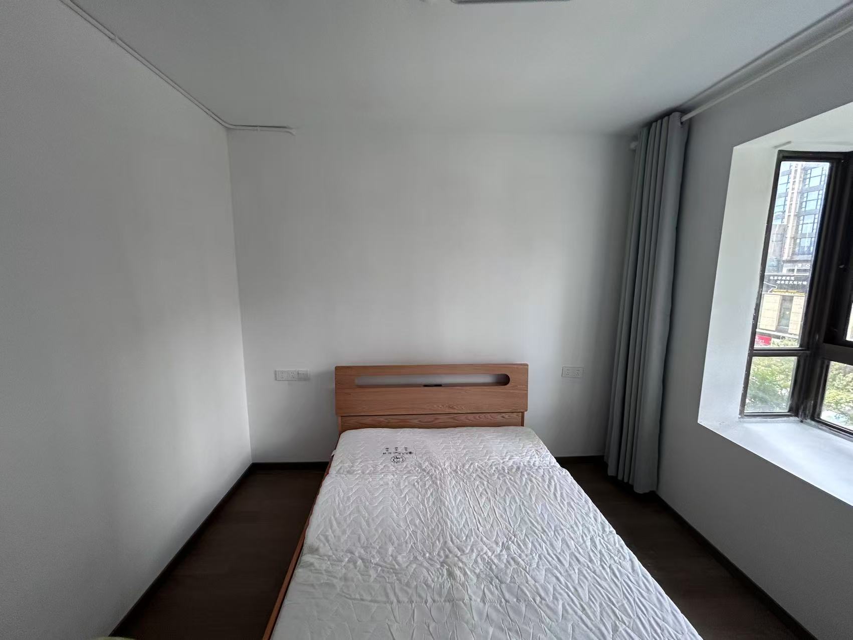 皇家花园北区 3室2厅1卫 142.3m&sup2;
