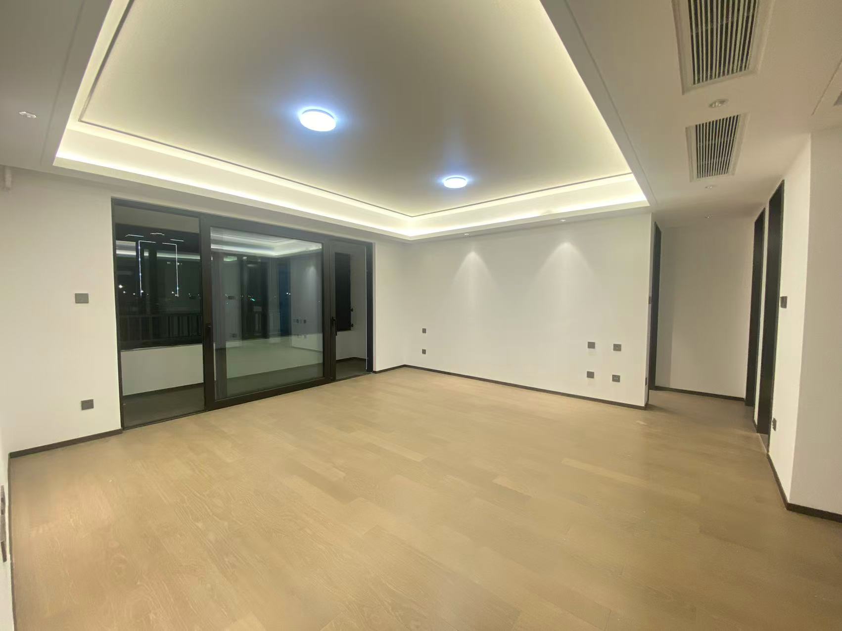 滨江道江园 3室2厅2卫 127m²