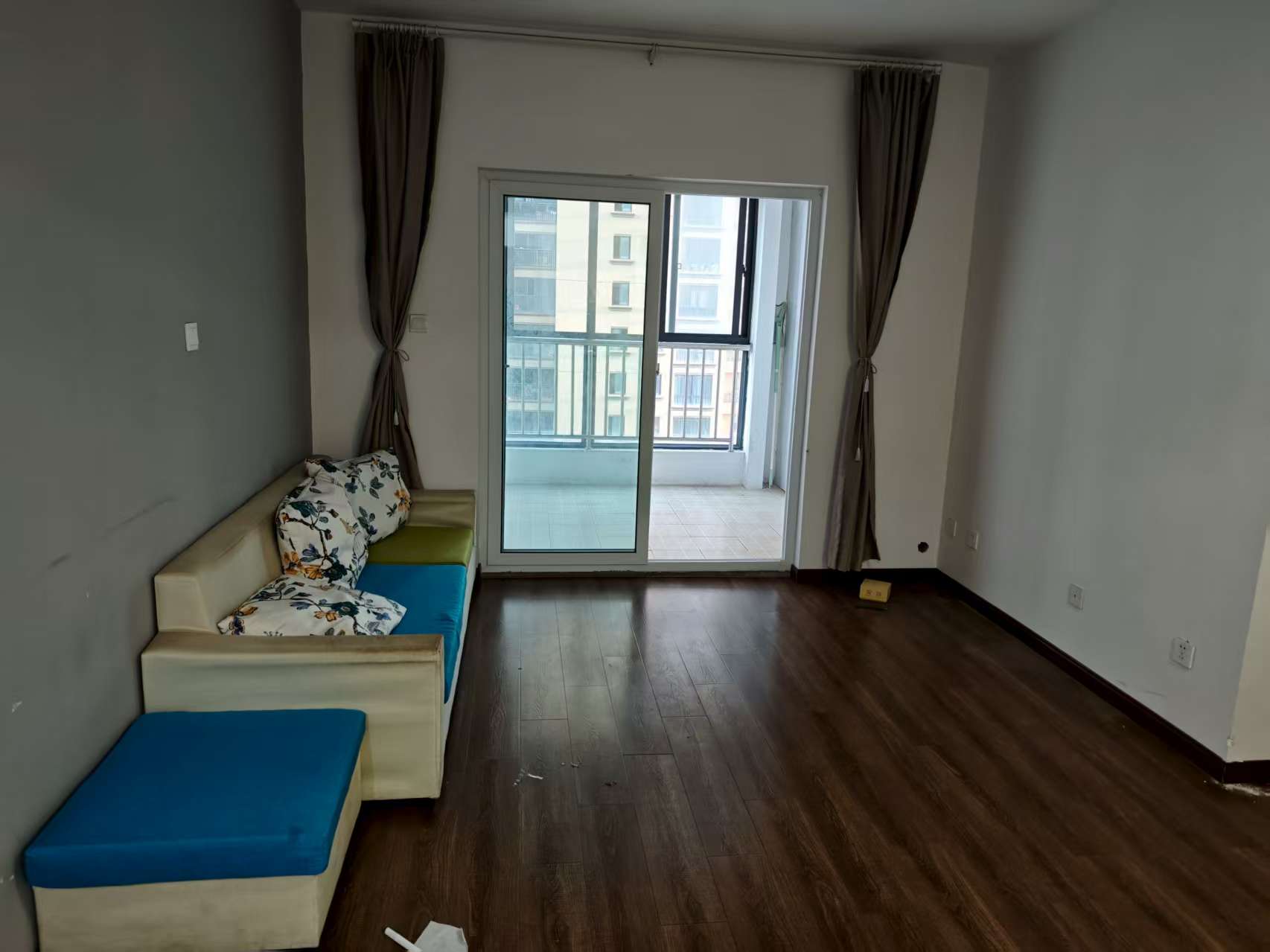 中港翡翠城 3室2厅1卫 89m&sup2;