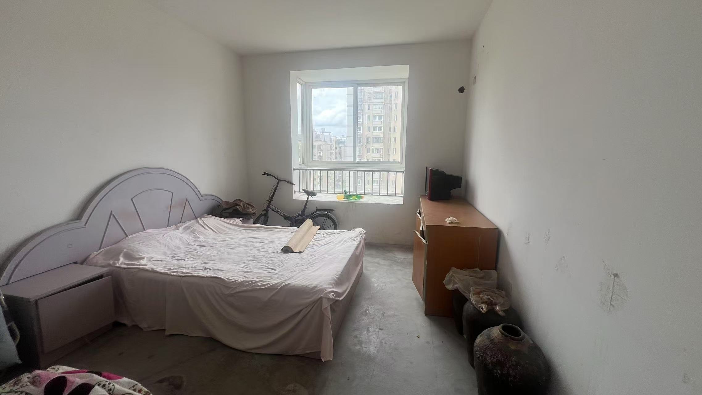 天晖苑 4室2厅1卫 131m&sup2;