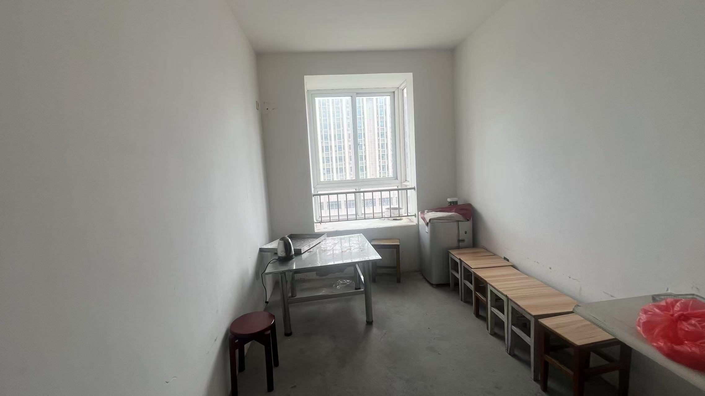 天晖苑 4室2厅1卫 131m&sup2;