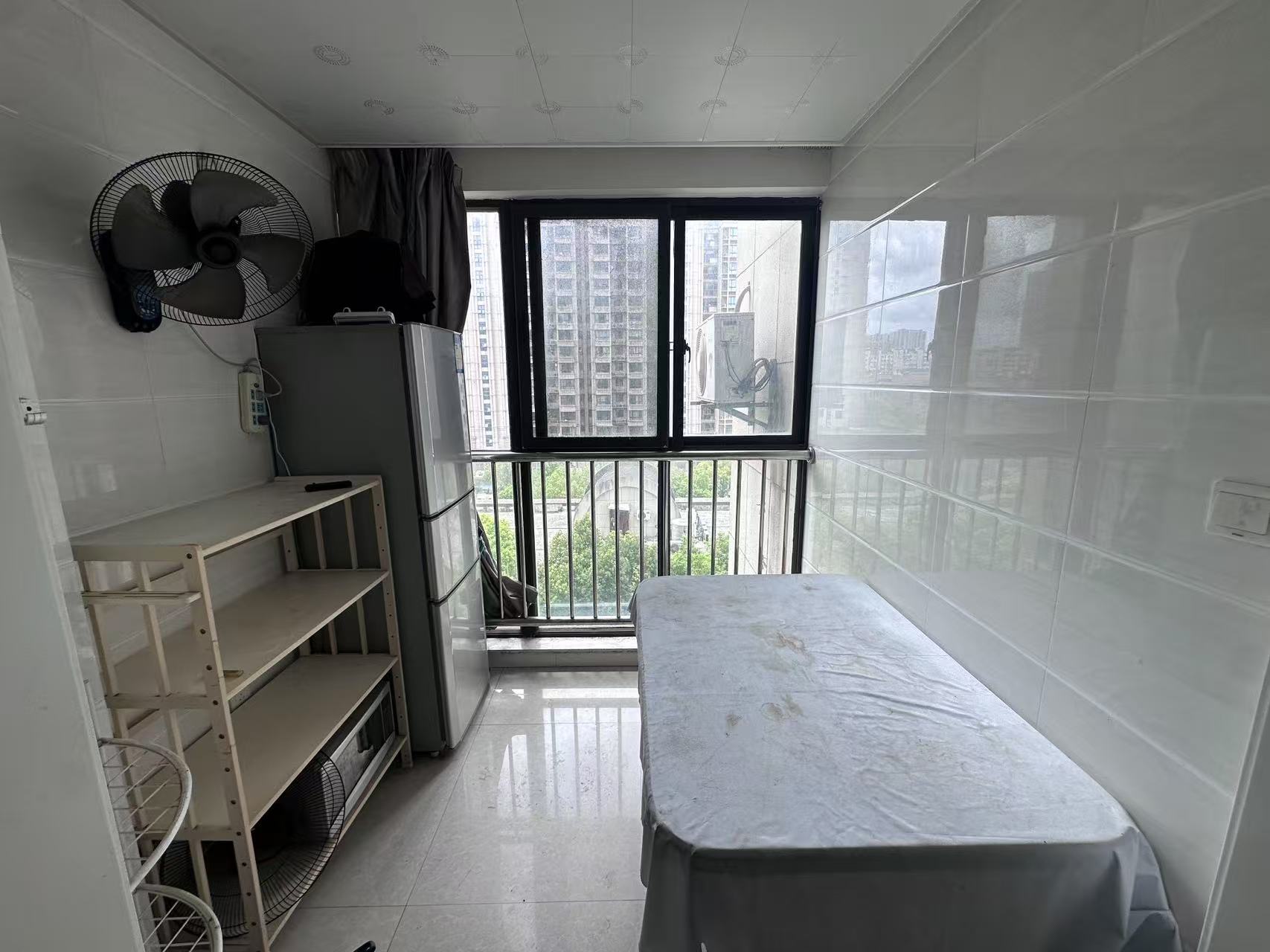 银洲&middot;皇家花园 2室2厅1卫 83m&sup2;