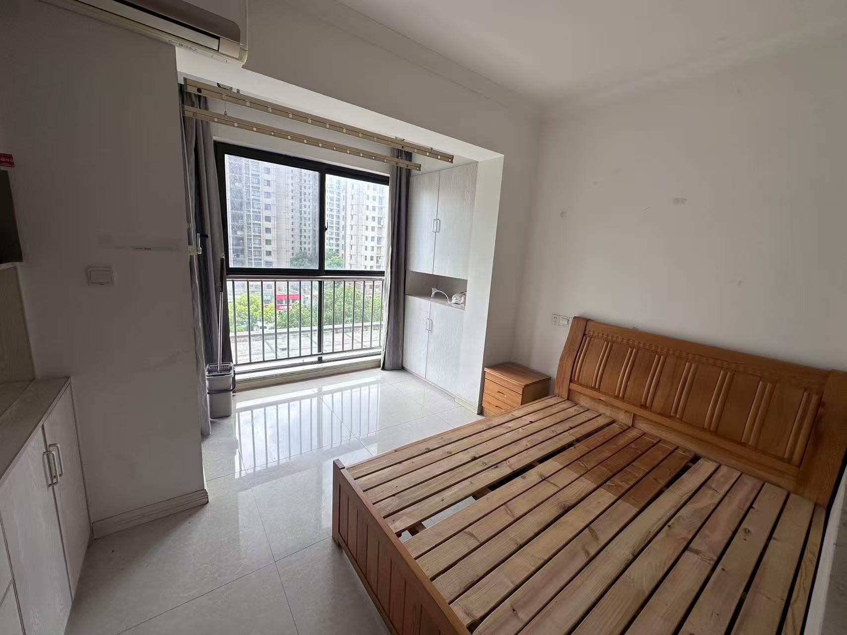 银洲&middot;皇家花园 2室2厅1卫 83m&sup2;