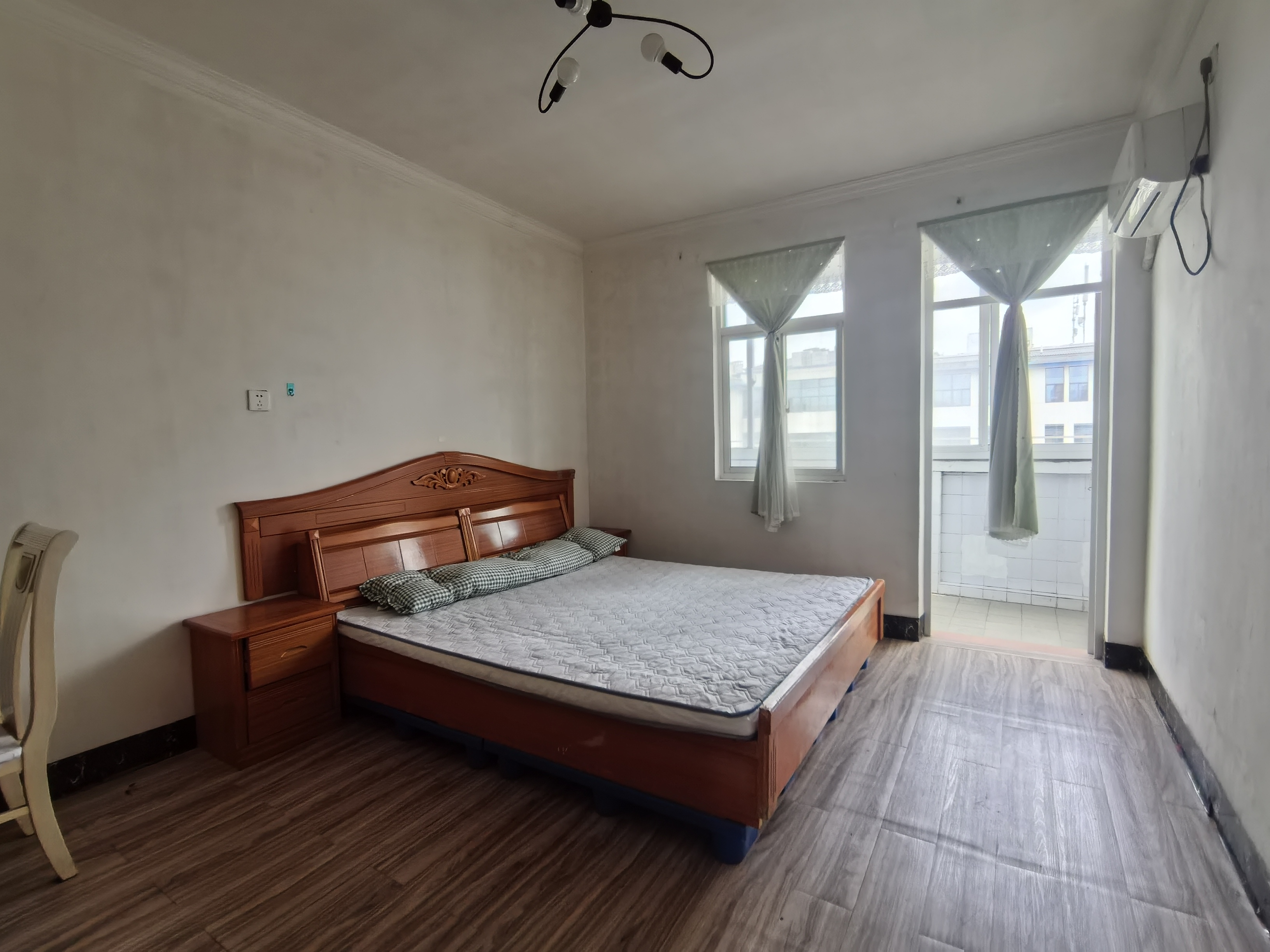 城港新村 1室1厅1卫 44m&sup2;