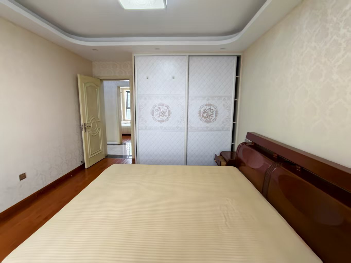 高迪晶城 3室2厅2卫 157m&sup2;
