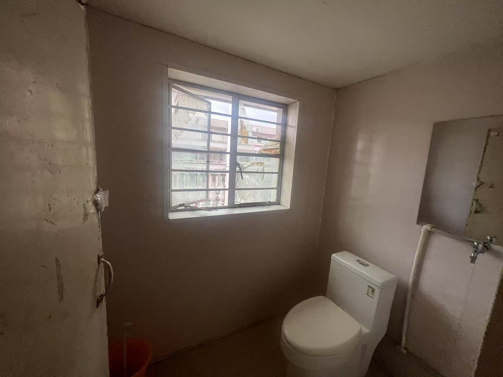 天都花苑 3室2厅2卫 202m&sup2;